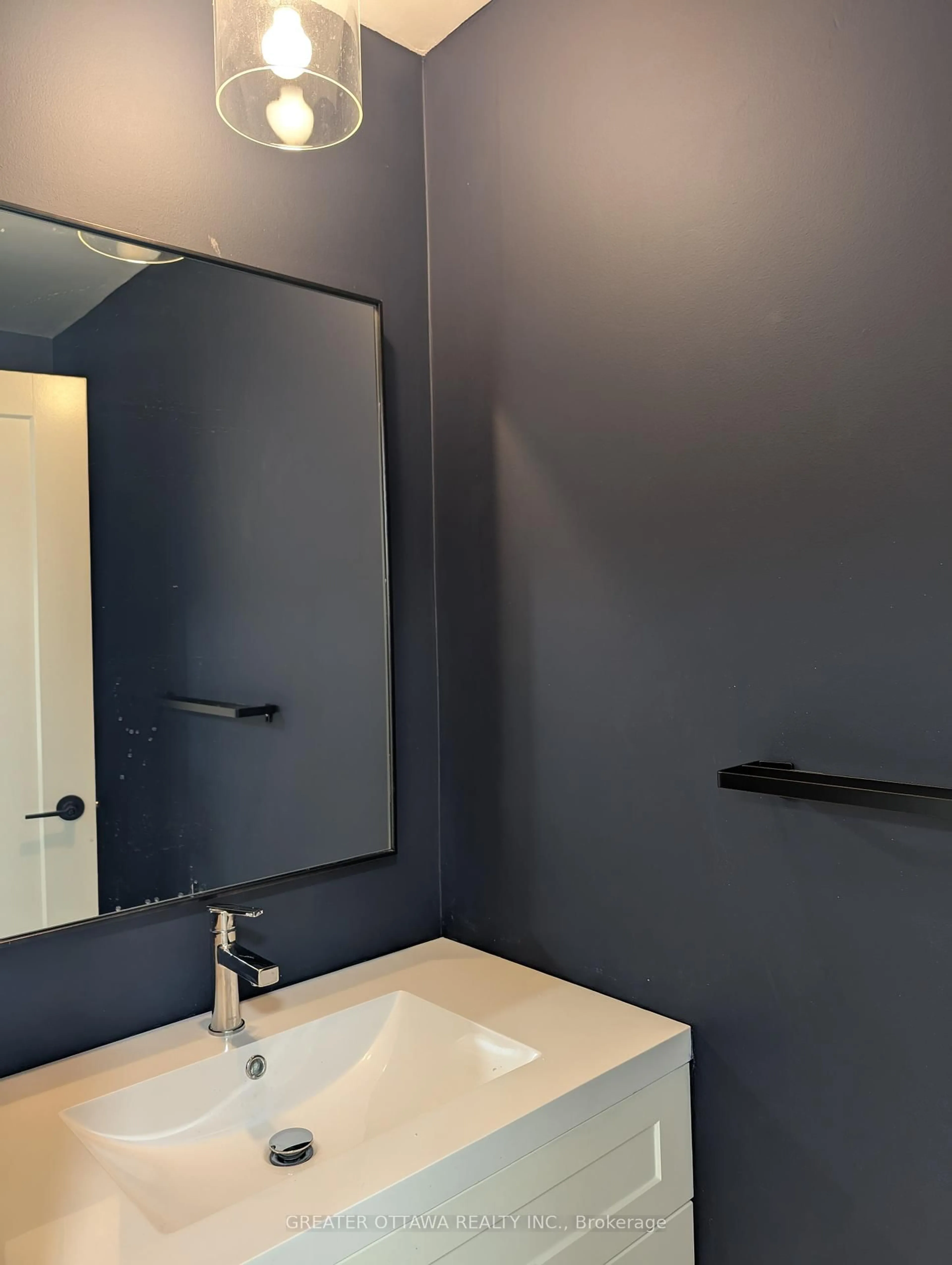 Contemporary bathroom, unknown for 76 Clarkson Cres, Ottawa Ontario K2L 3E2