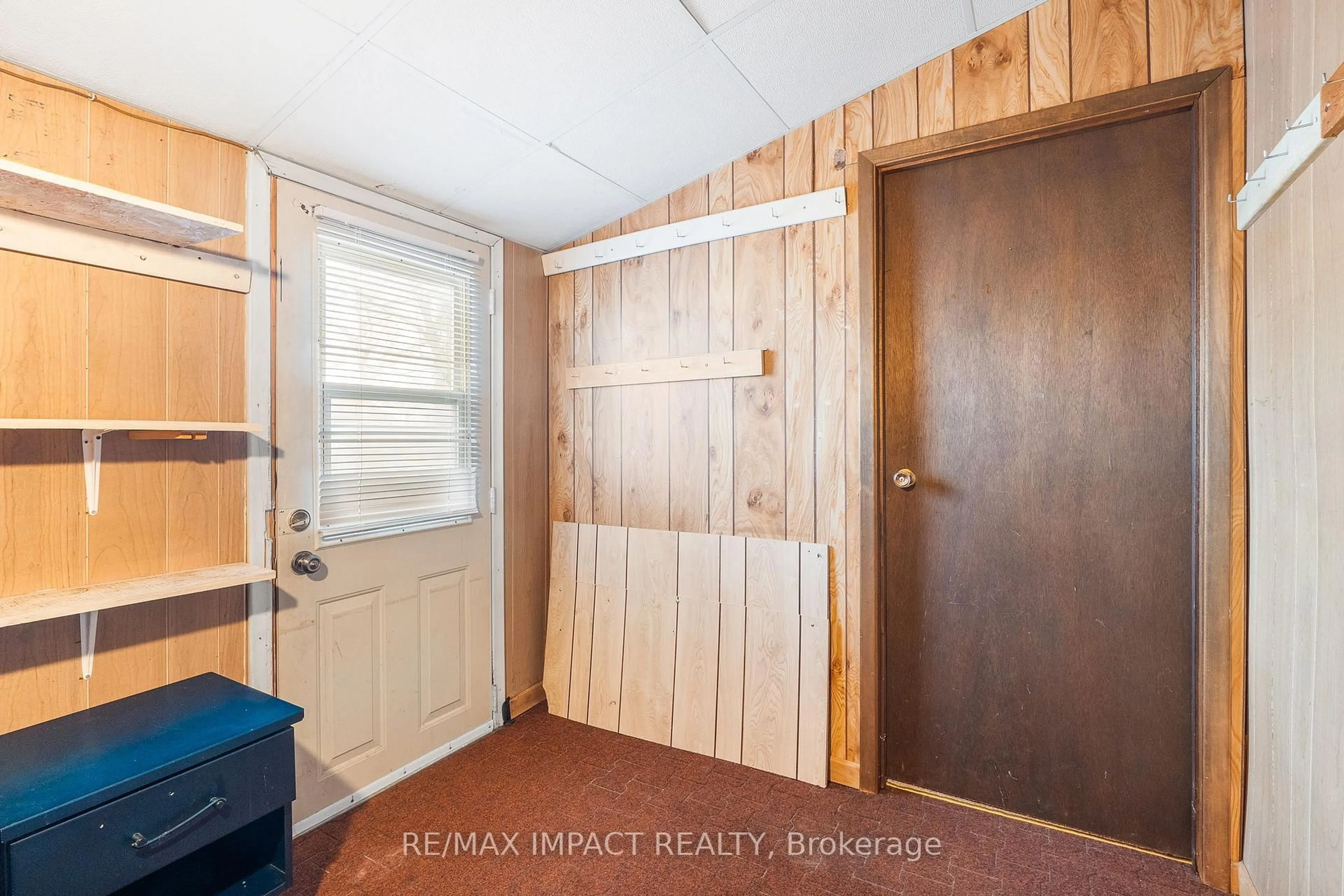 Indoor entryway for 18 Spencer St, Cobourg Ontario K9A 2G3