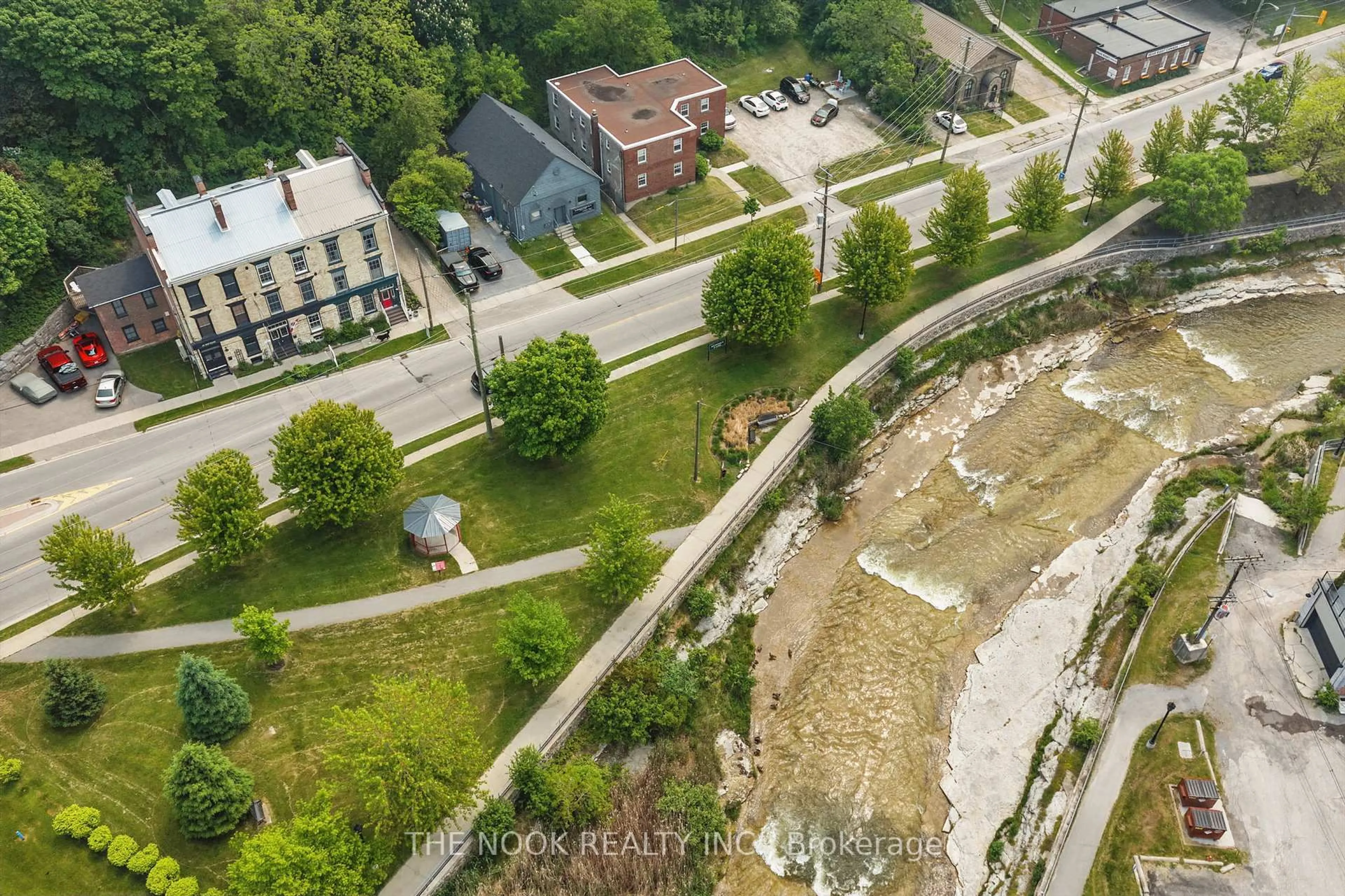 A pic from outside/outdoor area/front of a property/back of a property/a pic from drone, street for 39 Mill St, Port Hope Ontario L1A 2T1
