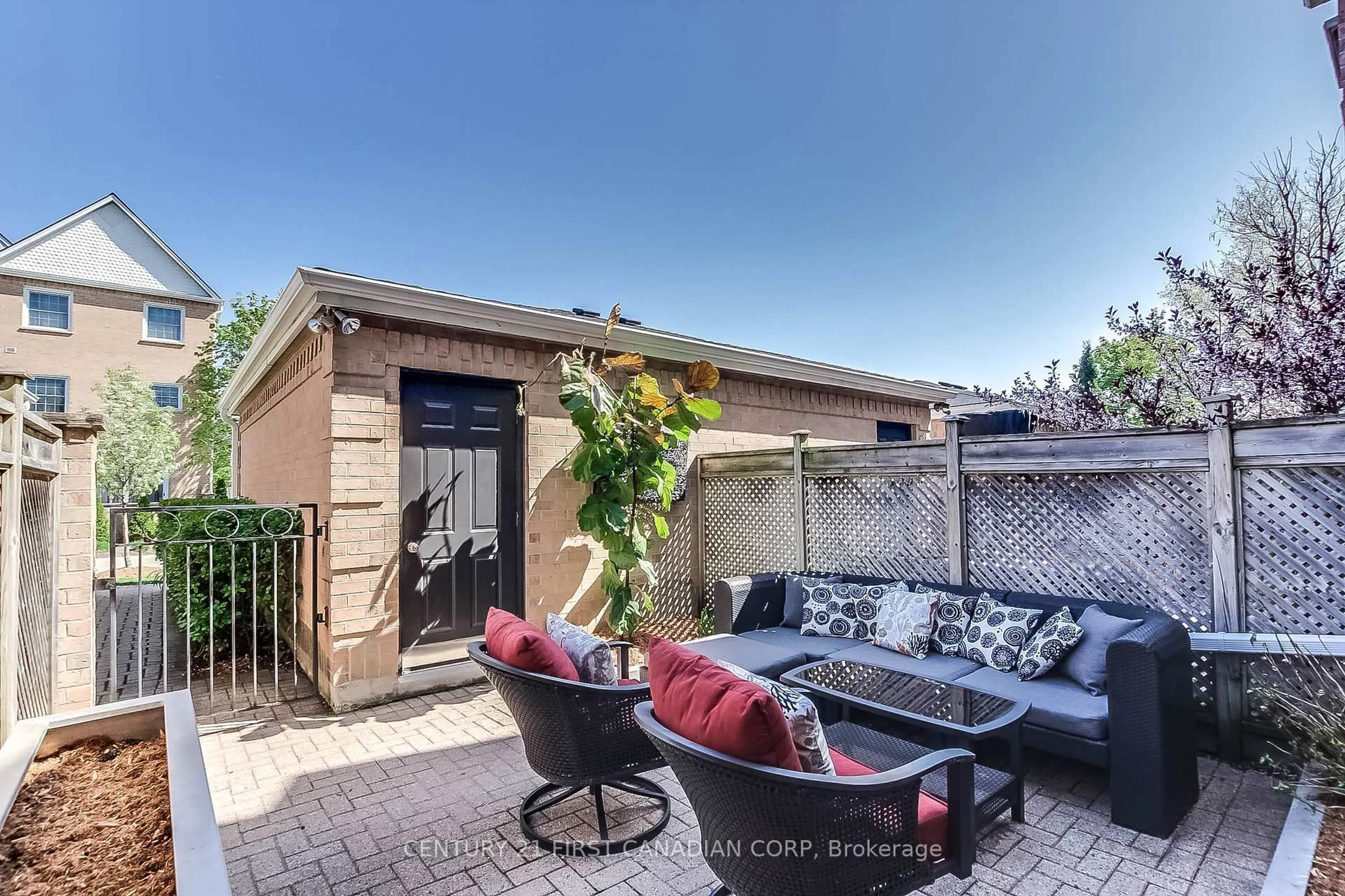 Patio, street for 1570 Richmond St #53, London North Ontario N6G 4W2