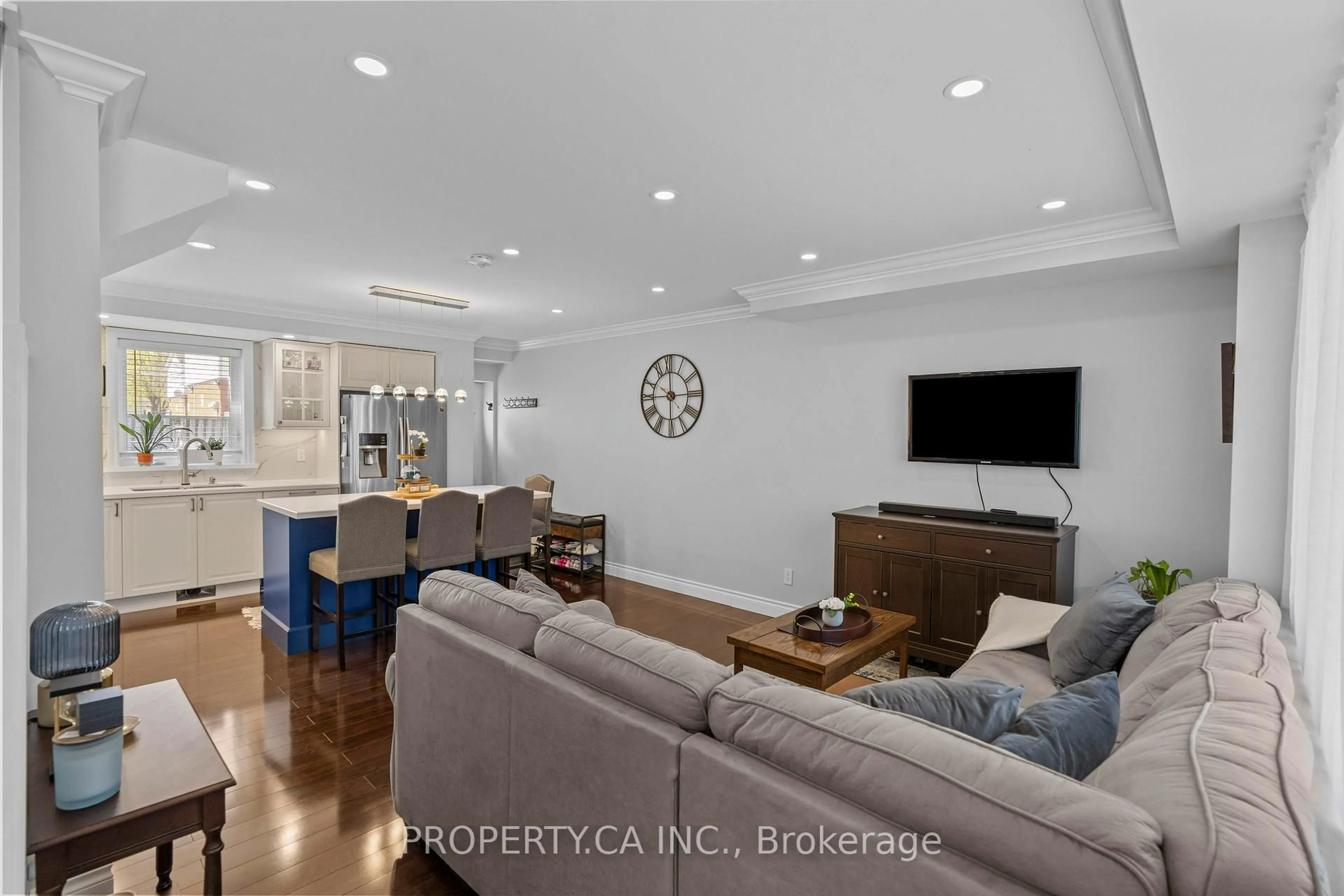 Living room with furniture, unknown for 72 Martha St, Hamilton Ontario L8H 2B7