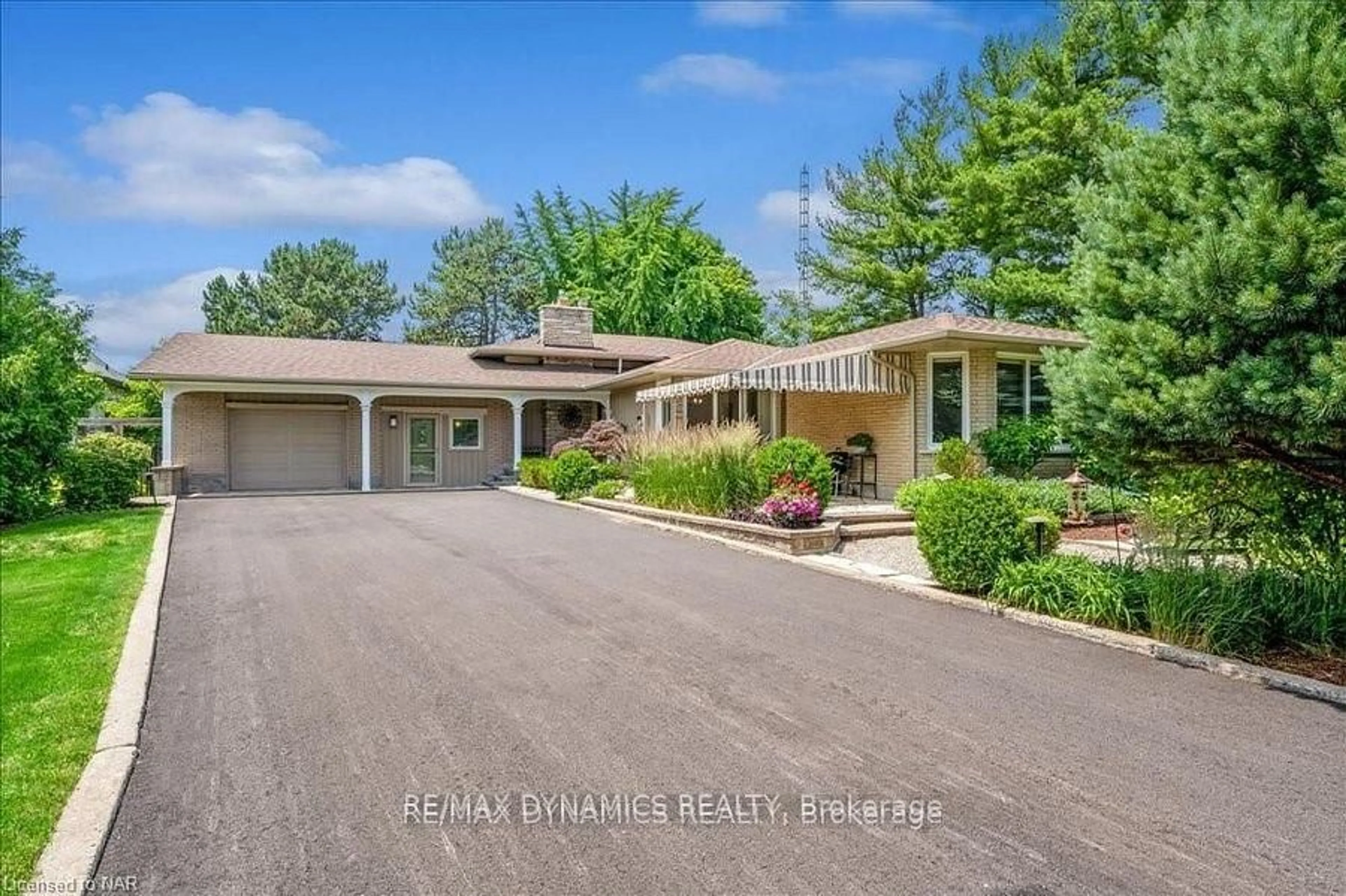 A pic from outside/outdoor area/front of a property/back of a property/a pic from drone, street for 15842 NIAGARA RIVER Pkwy, Niagara-on-the-Lake Ontario L0S 1J0