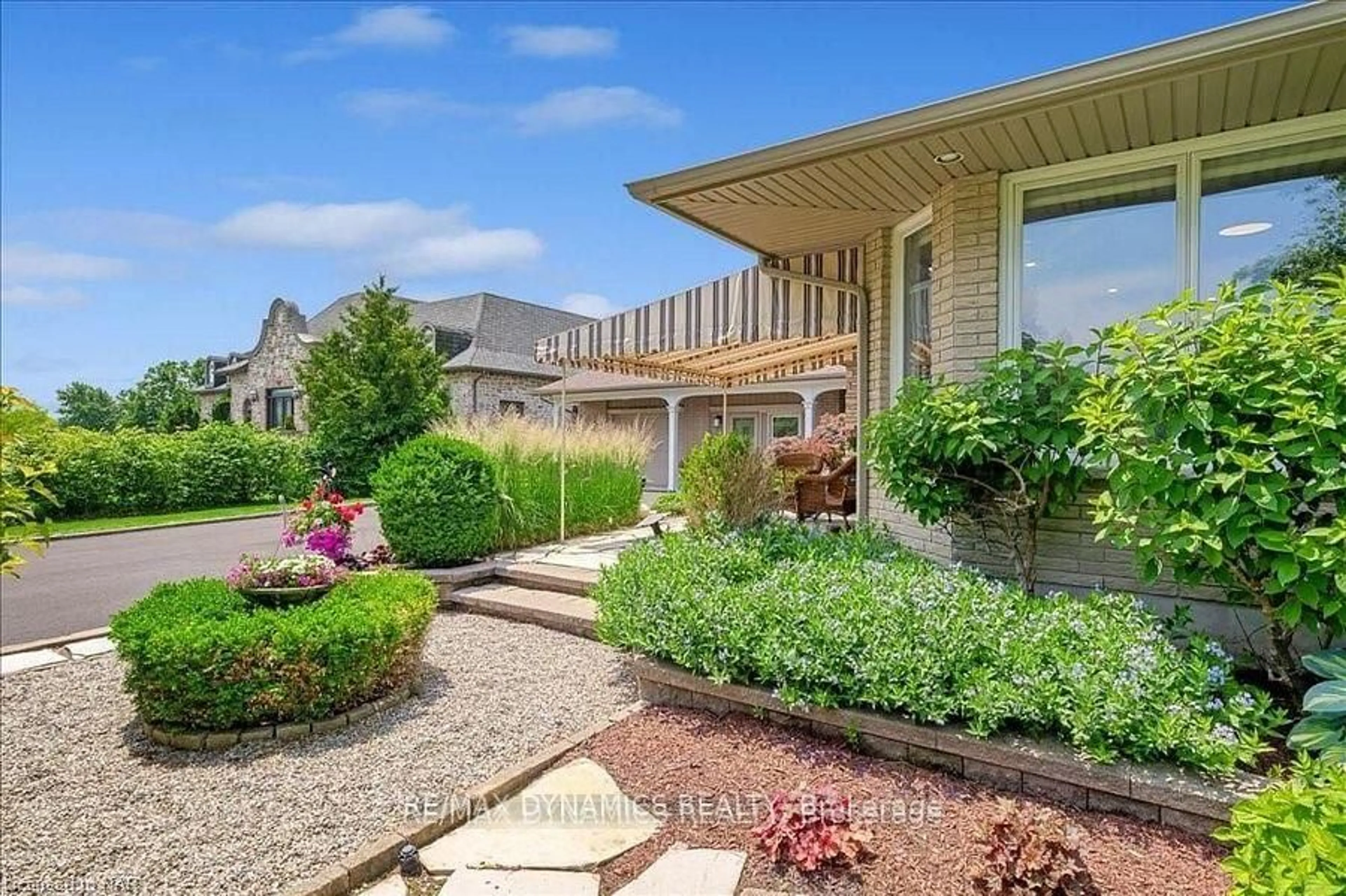 Home with vinyl exterior material, street for 15842 NIAGARA RIVER Pkwy, Niagara-on-the-Lake Ontario L0S 1J0