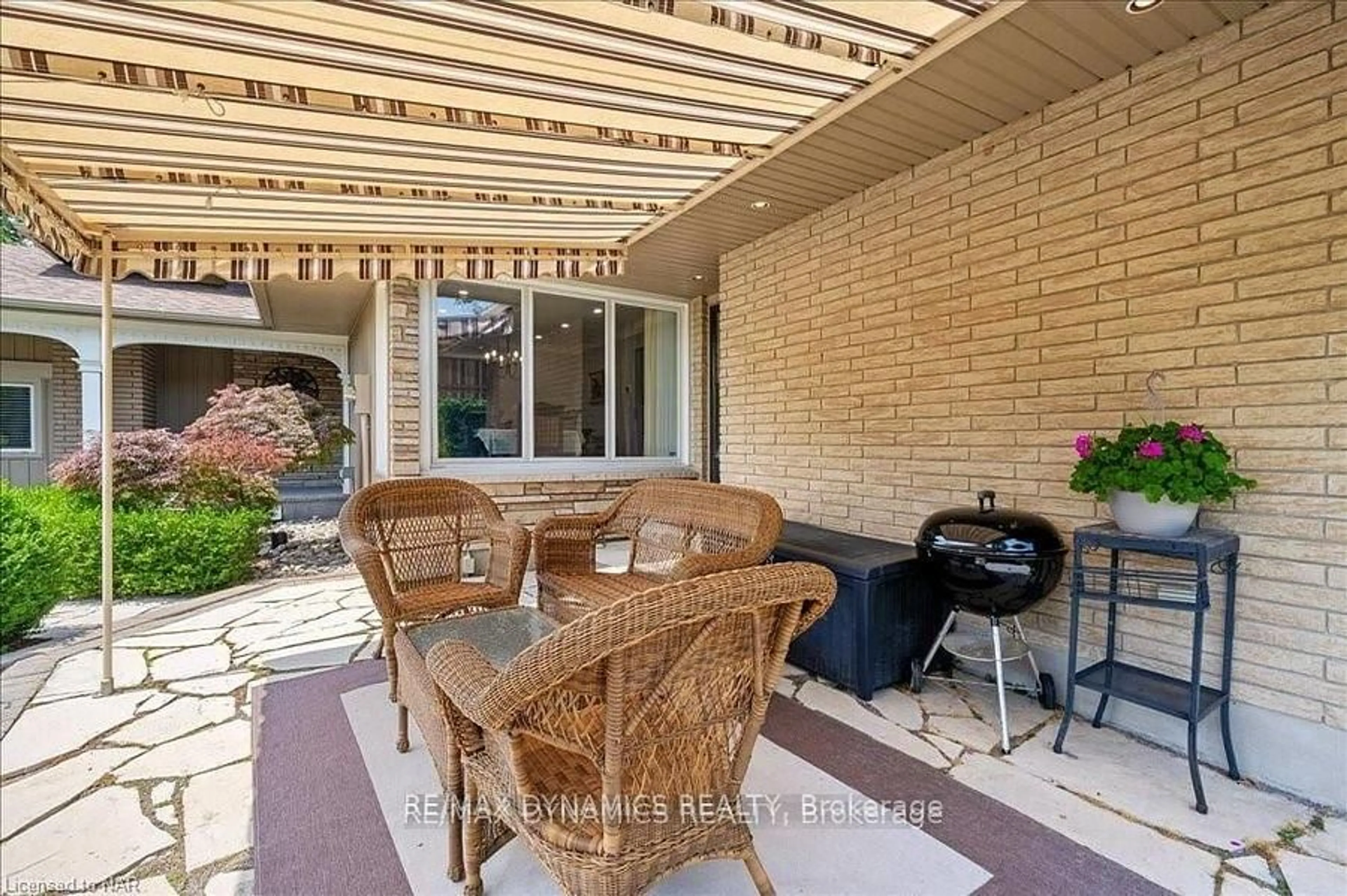 Patio, street for 15842 NIAGARA RIVER Pkwy, Niagara-on-the-Lake Ontario L0S 1J0