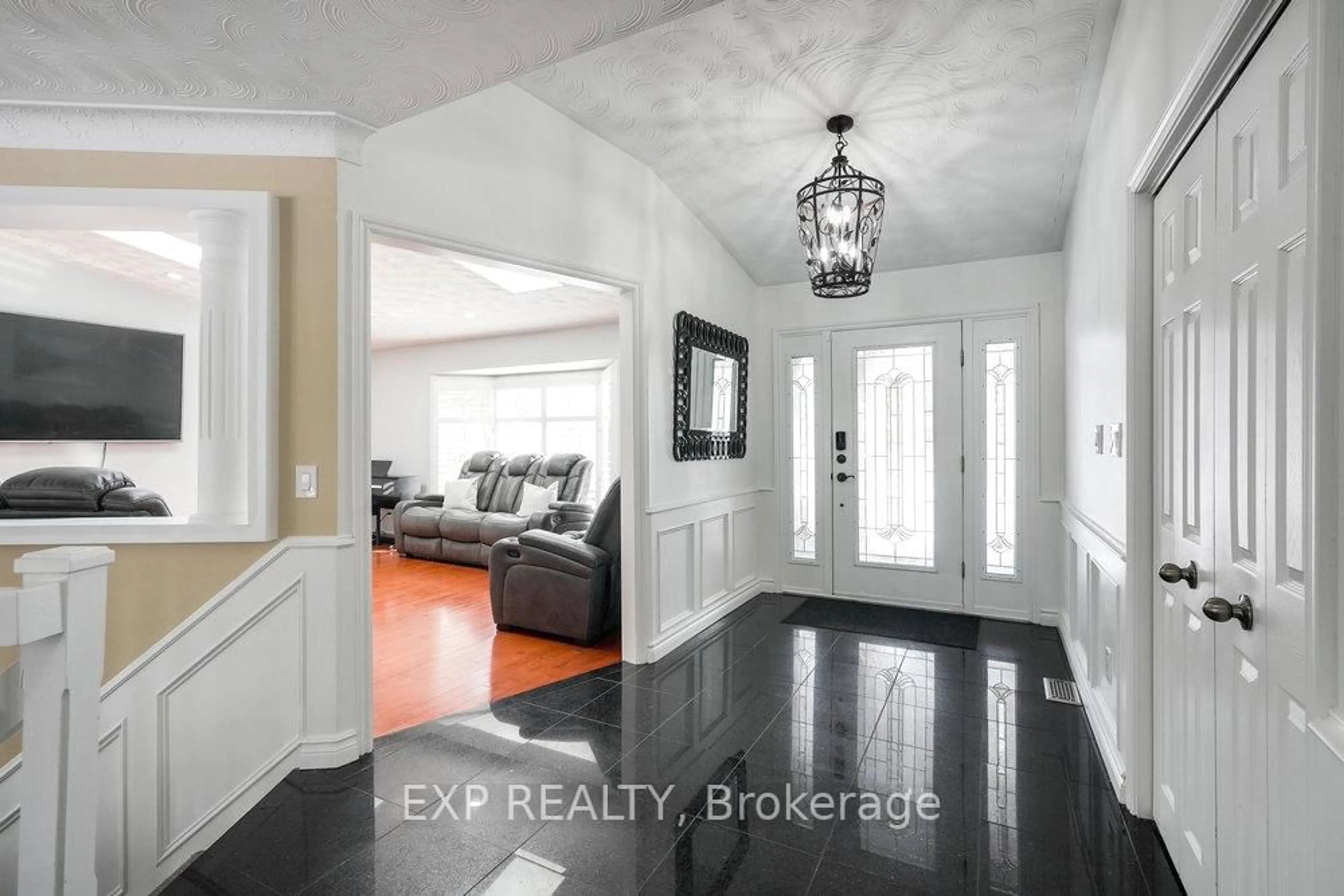 Indoor entryway for 2658 Guyatt Rd, Hamilton Ontario L0R 1C0
