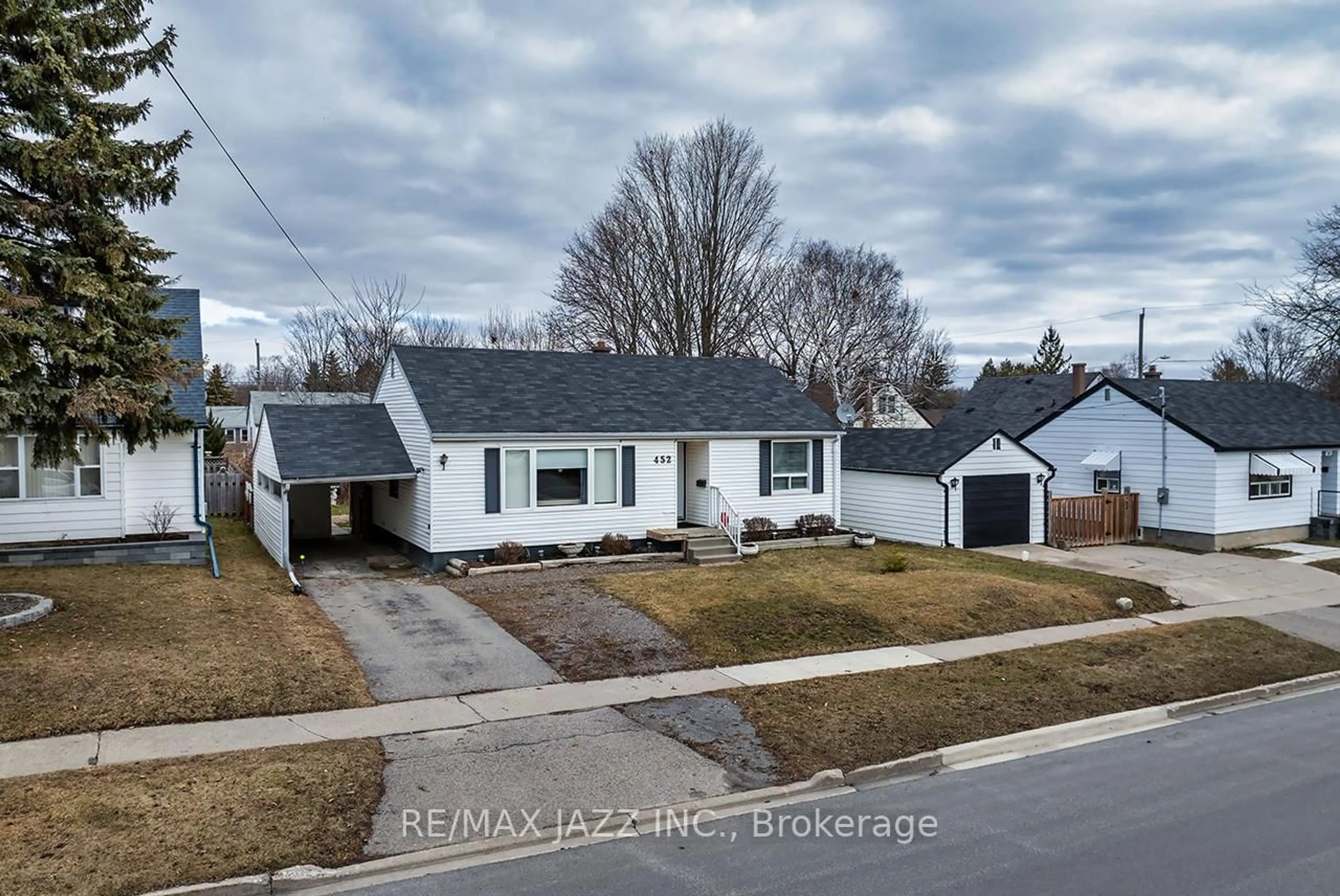 A pic from outside/outdoor area/front of a property/back of a property/a pic from drone, street for 452 Harden St, Cobourg Ontario K9A 2P5