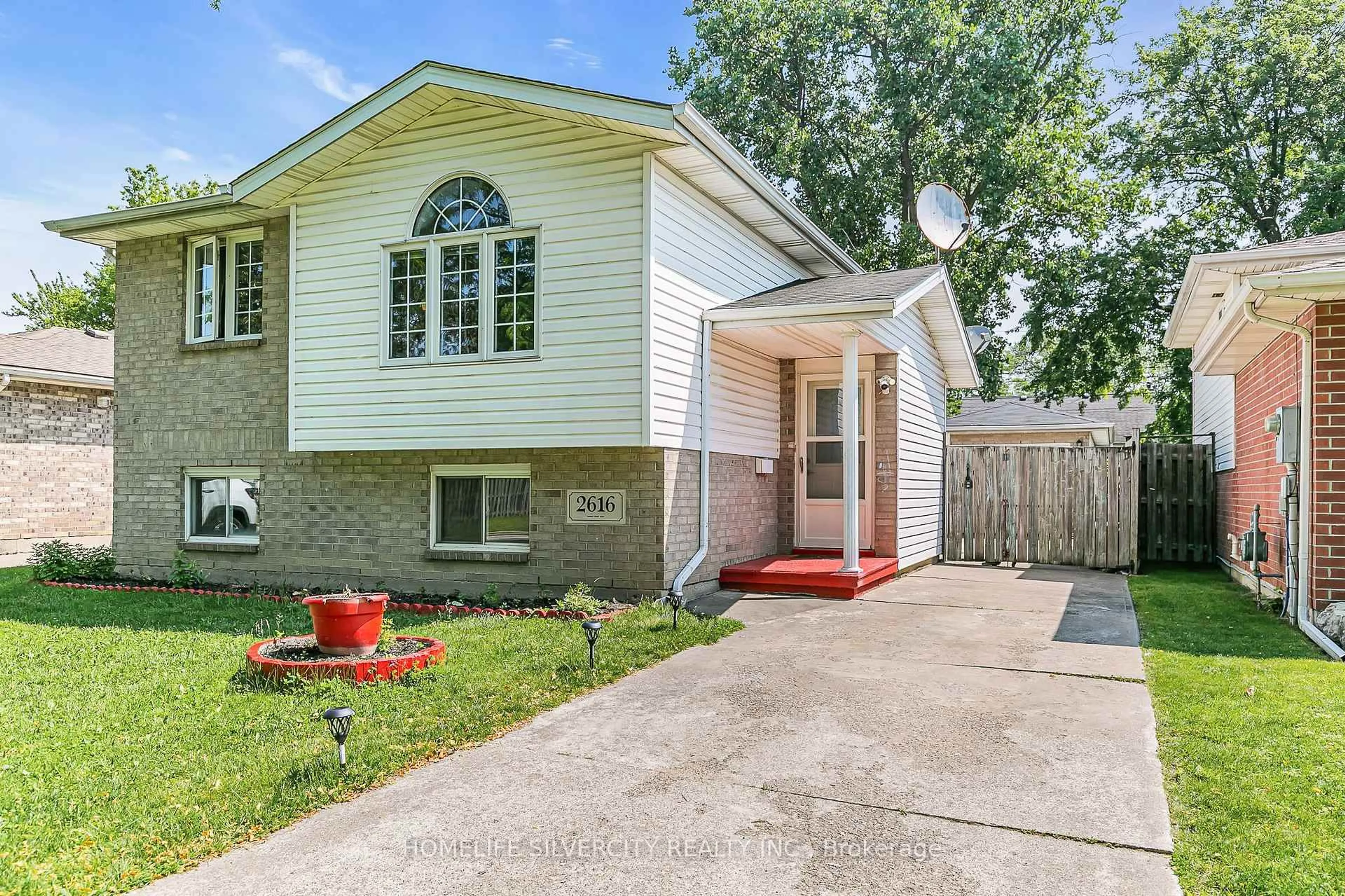 Home with vinyl exterior material, street for 2616 Allyson Ave, Windsor Ontario N8W 5N6