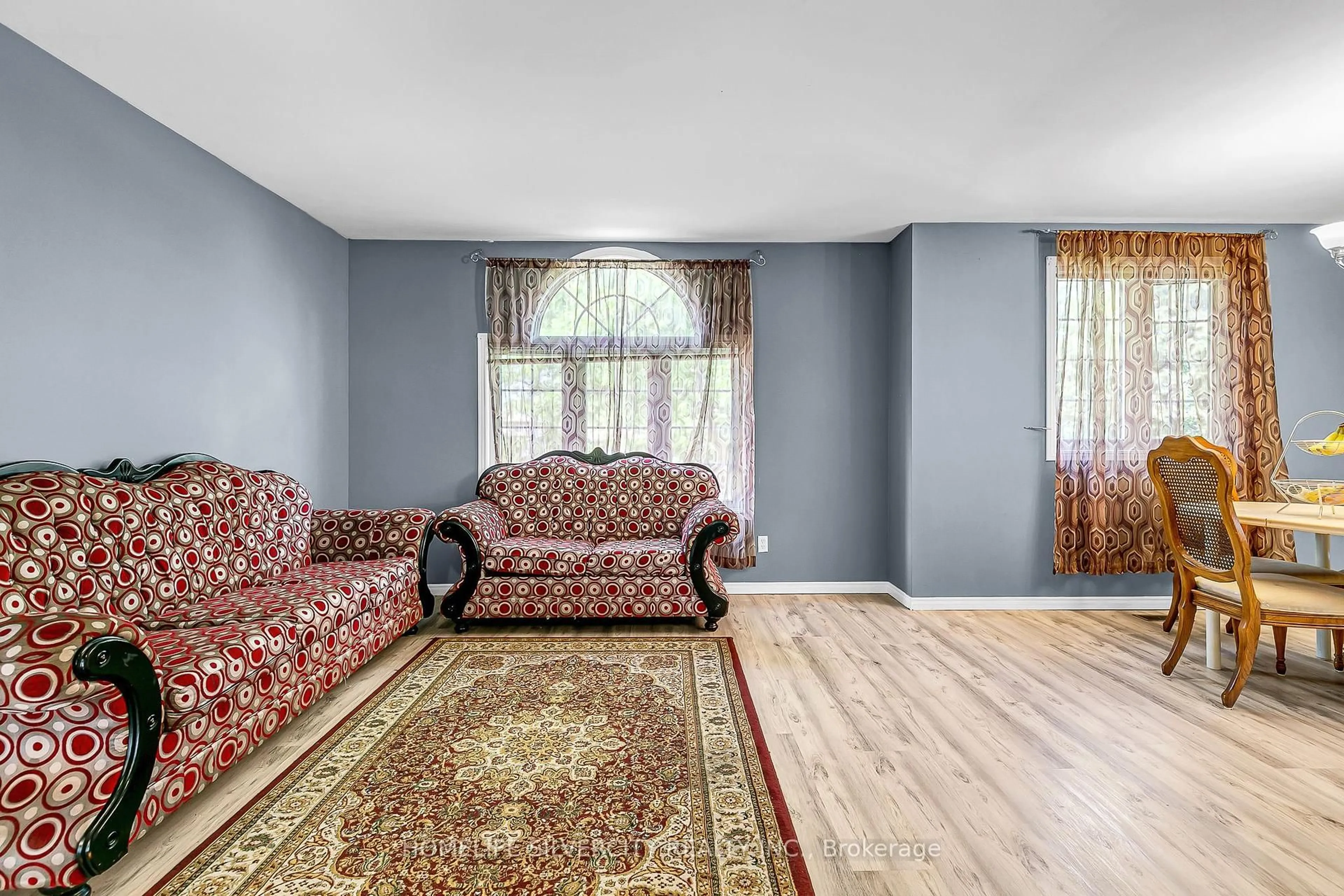 Living room with furniture, carpet floor for 2616 Allyson Ave, Windsor Ontario N8W 5N6