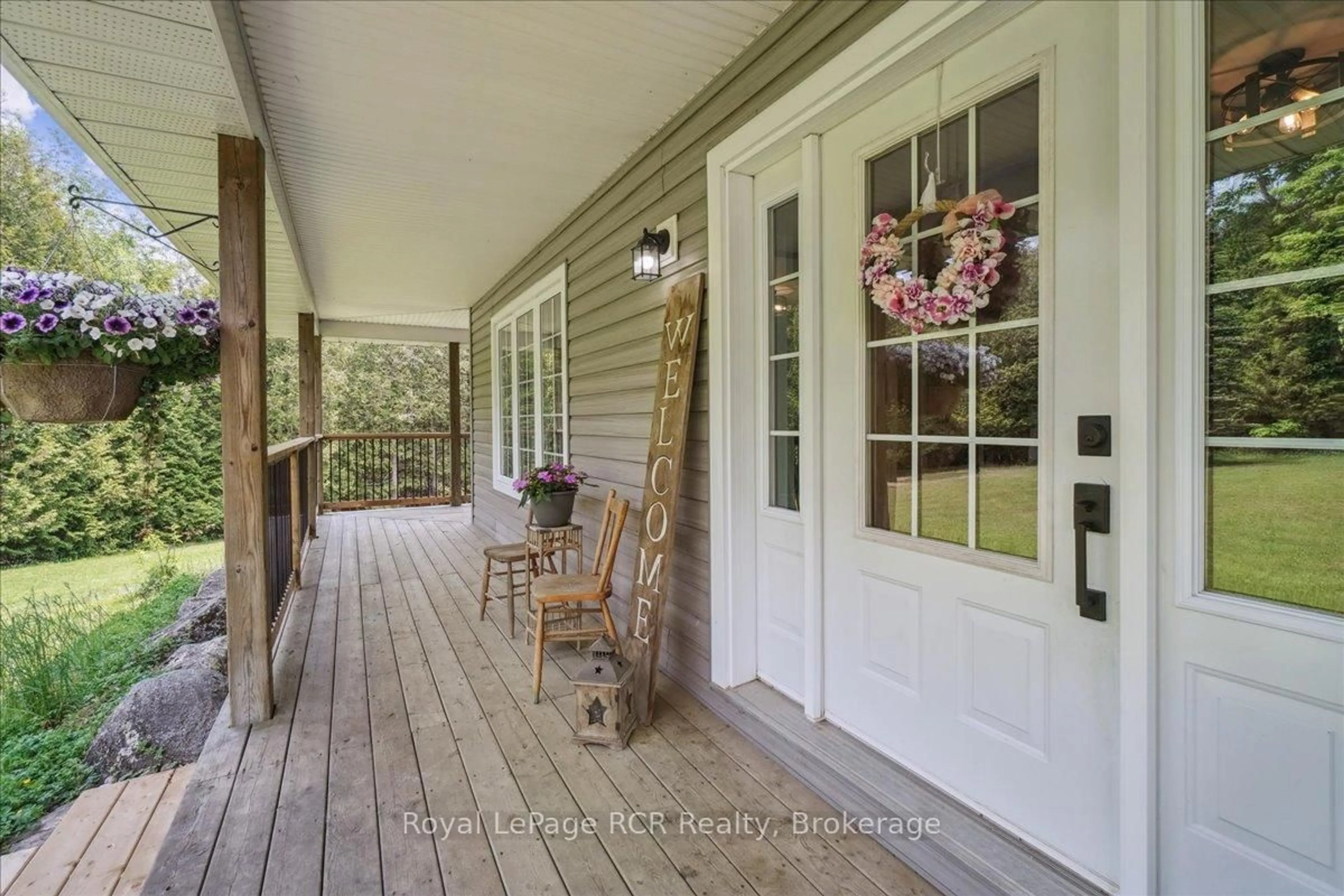 Indoor entryway for 614486 Hamilton Lane, West Grey Ontario N0C 1H0