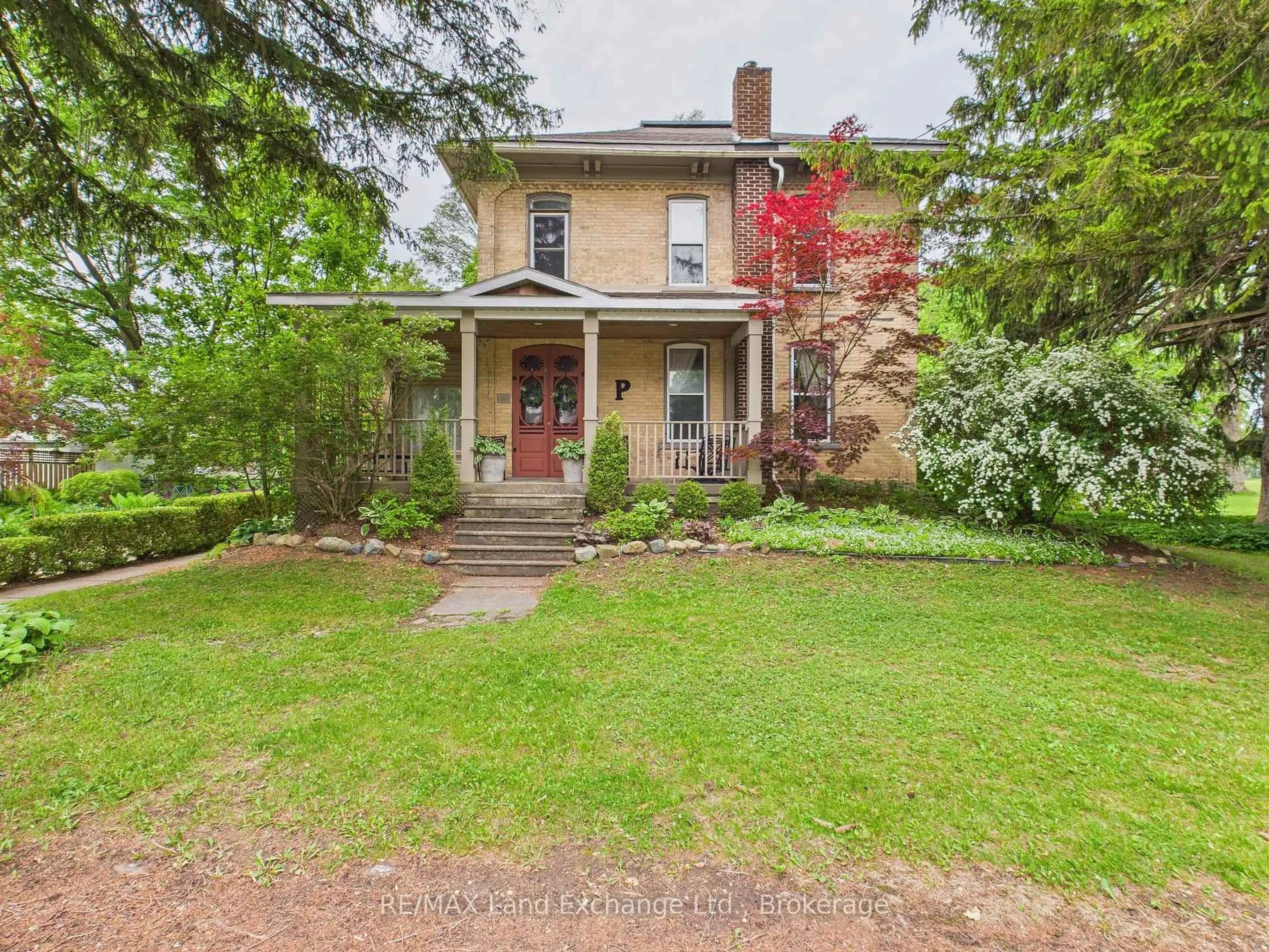 A pic from outside/outdoor area/front of a property/back of a property/a pic from drone, street for 20 Queen St, Huron-Kinloss Ontario N0G 2R0
