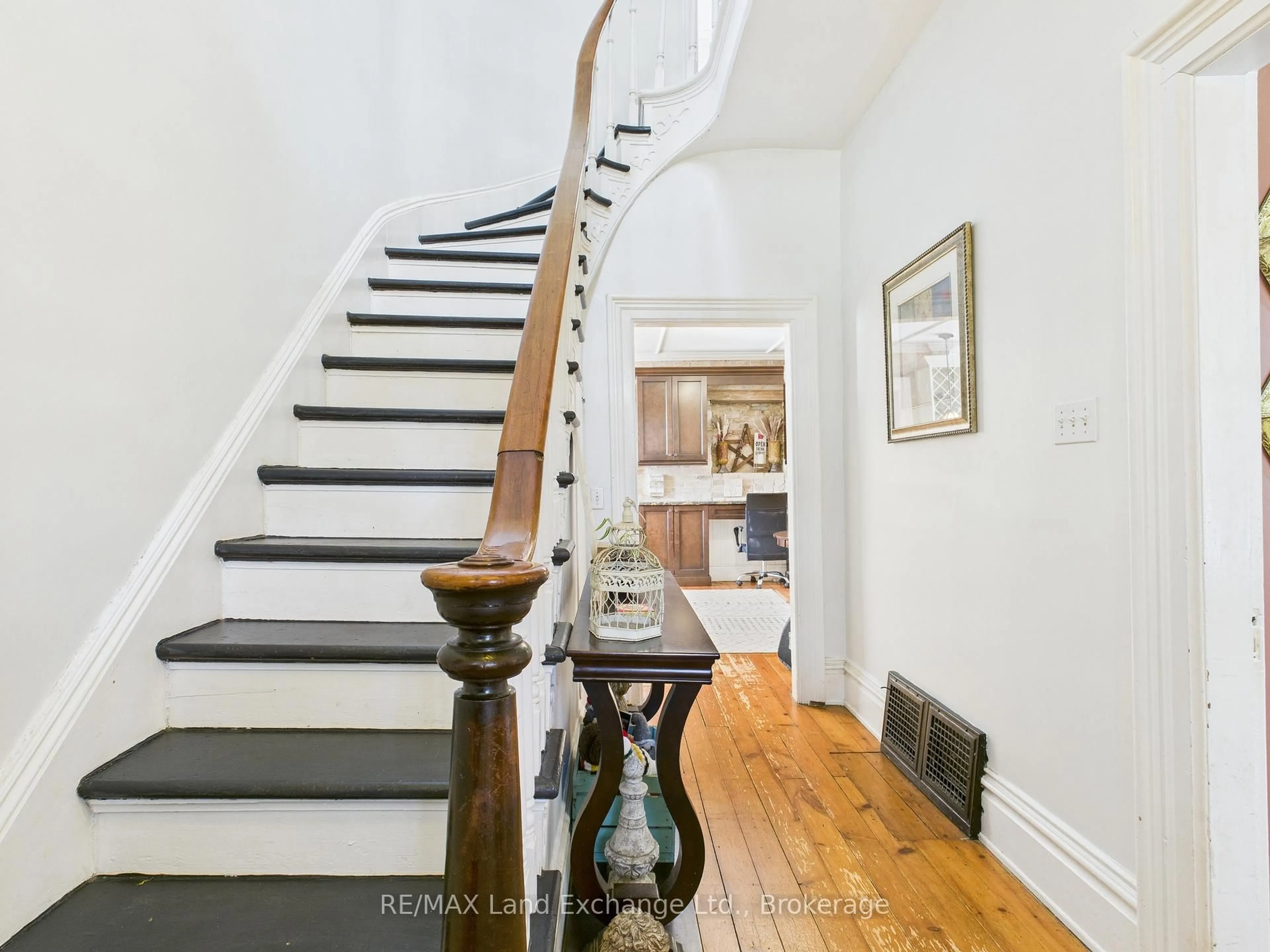 Indoor entryway for 20 Queen St, Huron-Kinloss Ontario N0G 2R0