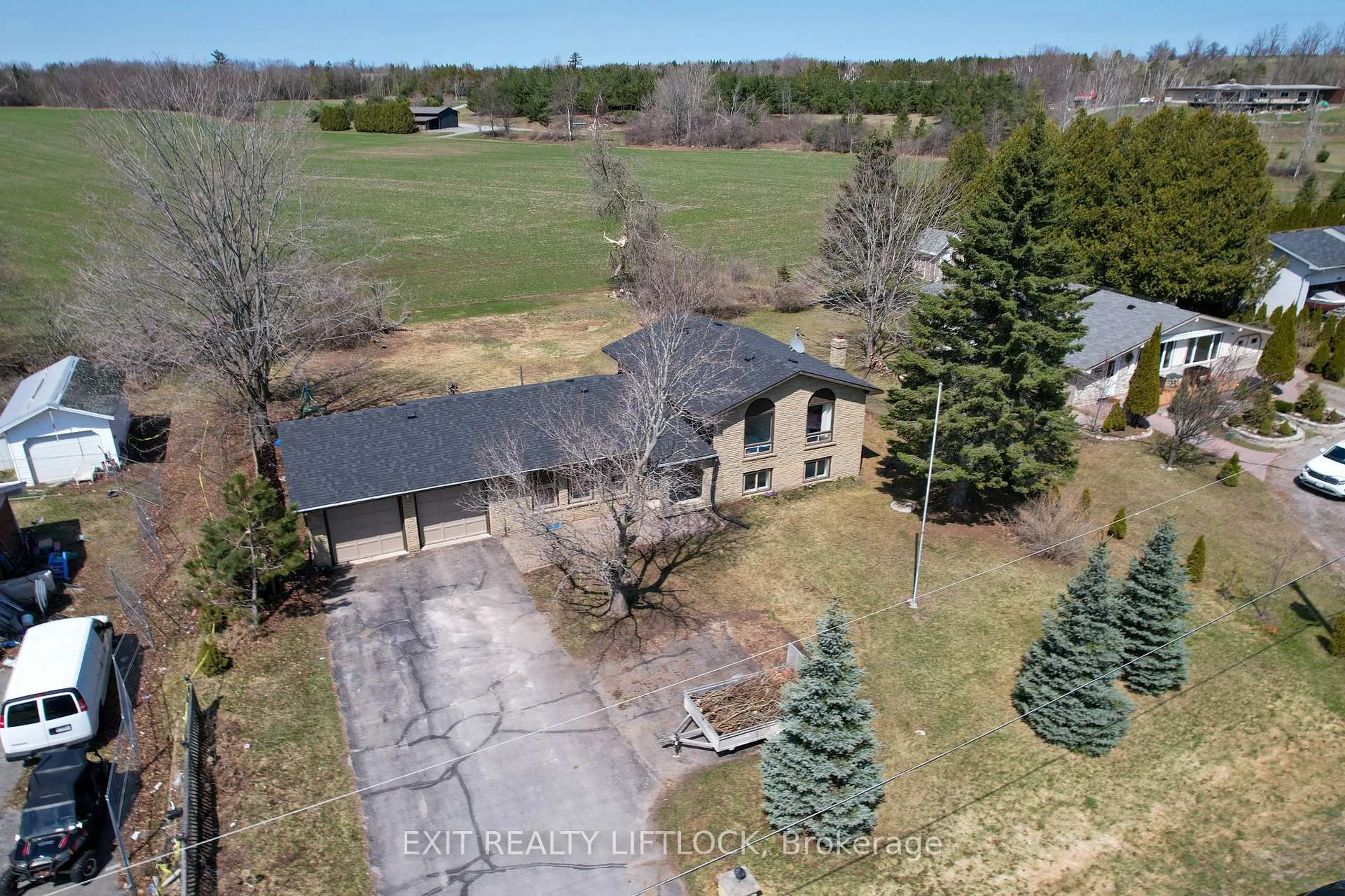 A pic from outside/outdoor area/front of a property/back of a property/a pic from drone, unknown for 1802 Young's Point Rd, Selwyn Ontario K0L 2H0