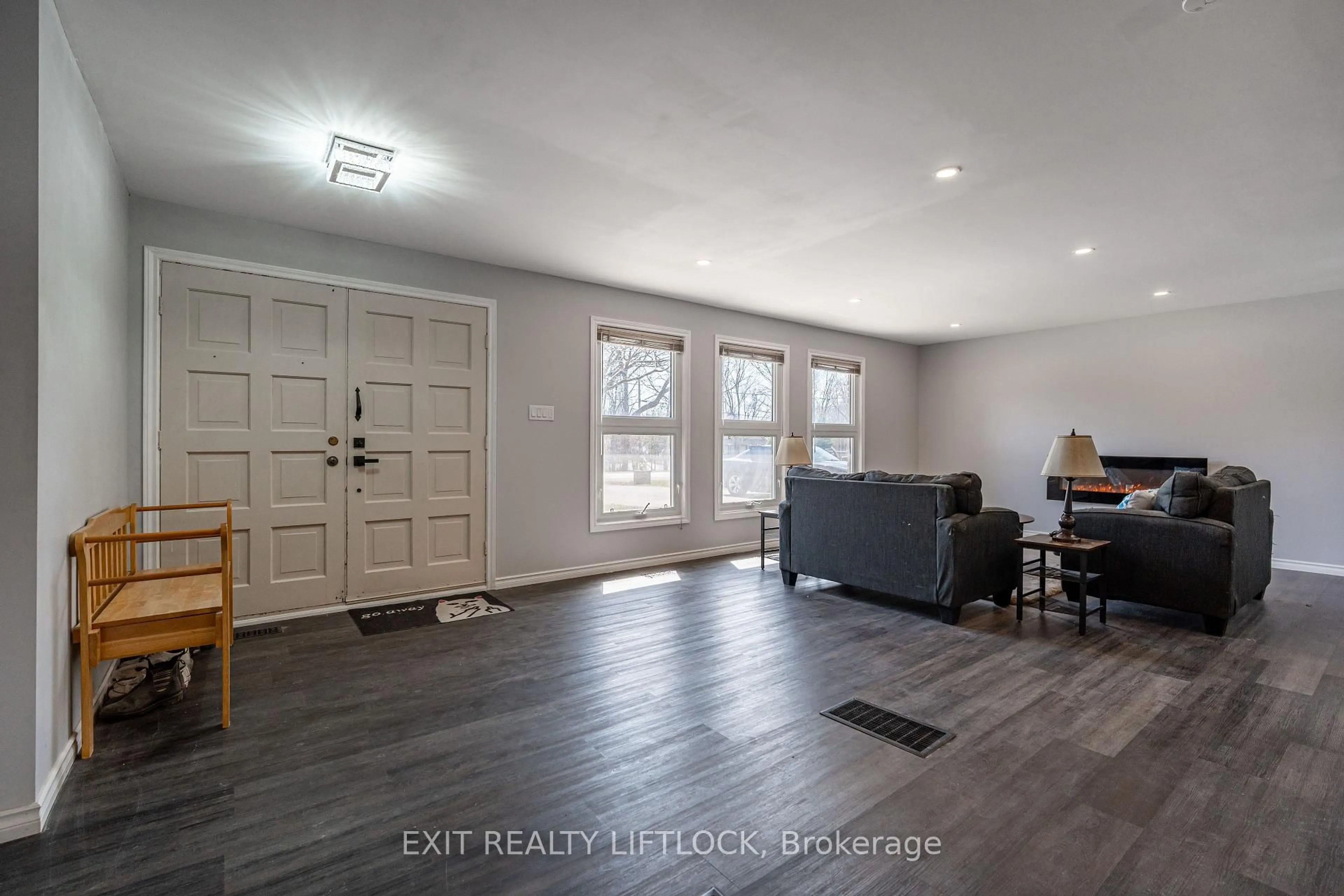 Living room with furniture, unknown for 1802 Young's Point Rd, Selwyn Ontario K0L 2H0