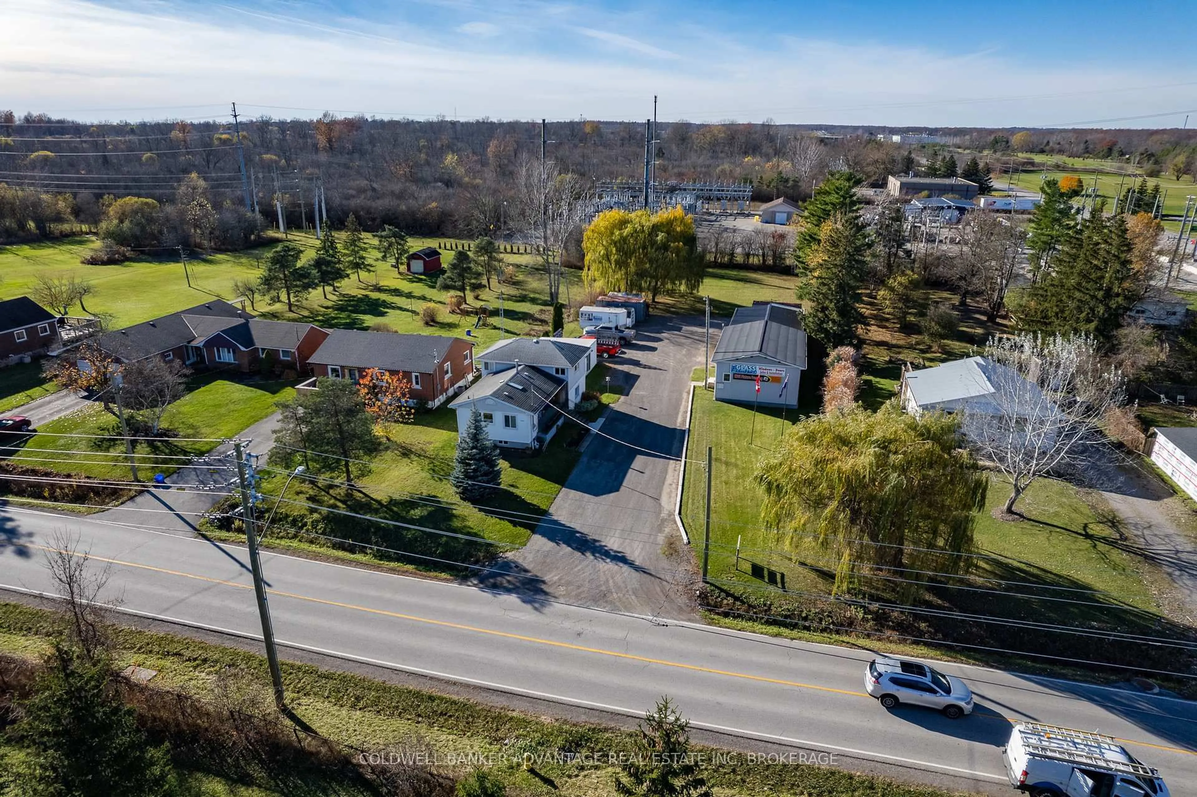 A pic from outside/outdoor area/front of a property/back of a property/a pic from drone, street for 1563 Thompson Rd, Fort Erie Ontario L2A 5M4