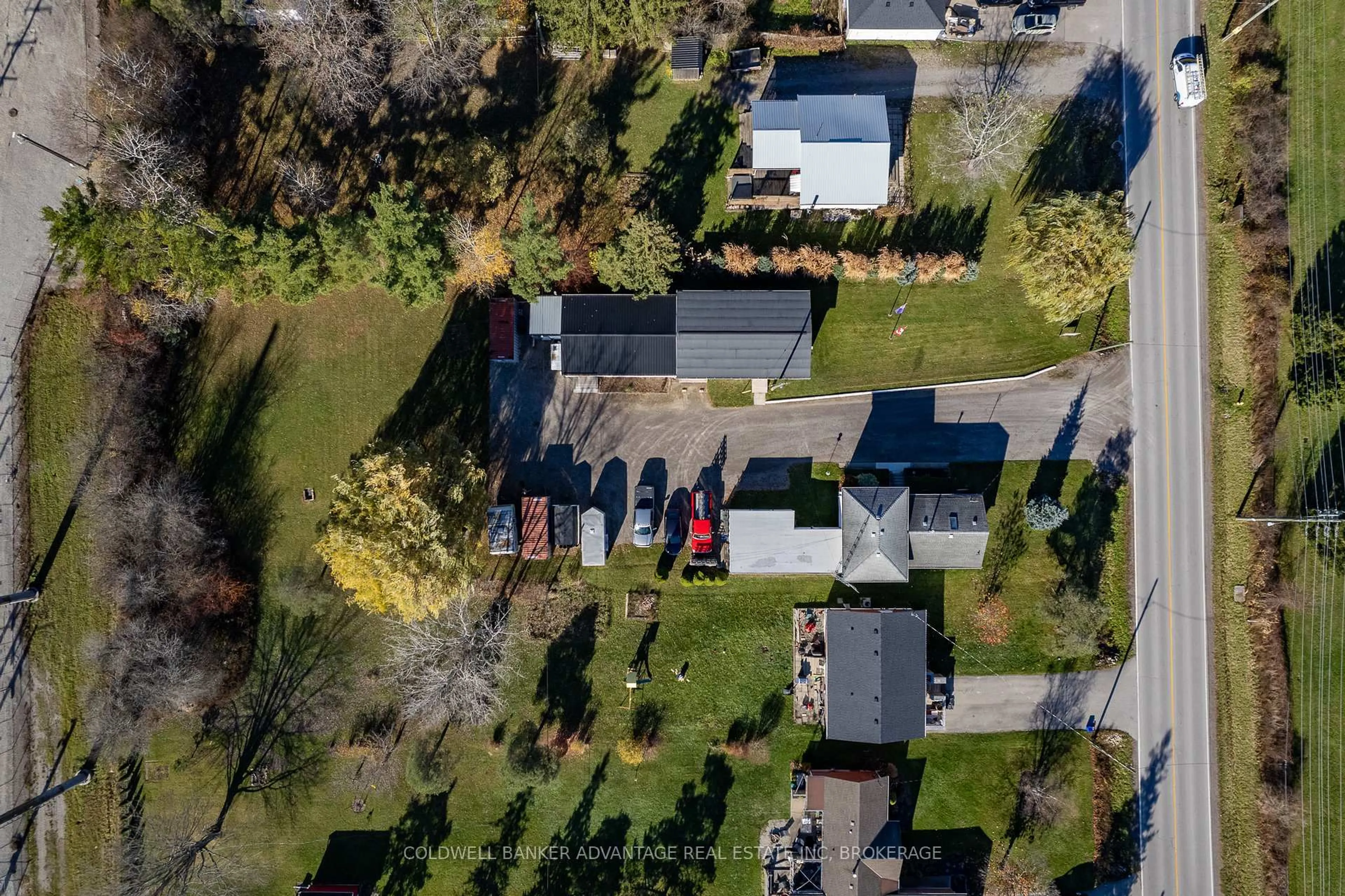 A pic from outside/outdoor area/front of a property/back of a property/a pic from drone, street for 1563 Thompson Rd, Fort Erie Ontario L2A 5M4