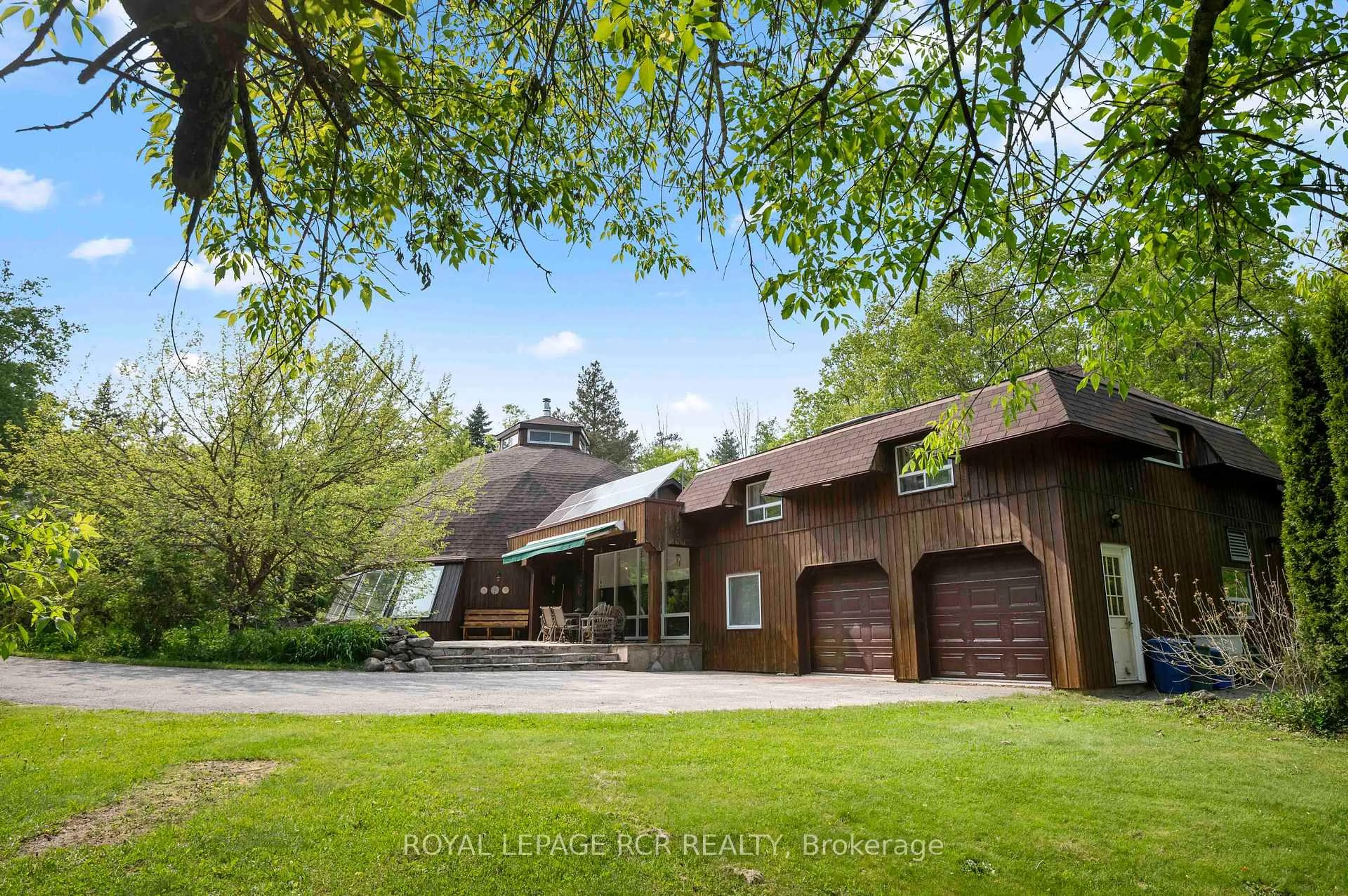 A pic from outside/outdoor area/front of a property/back of a property/a pic from drone, unknown for 487151 30 Side Rd, Mono Ontario L9V 1G9