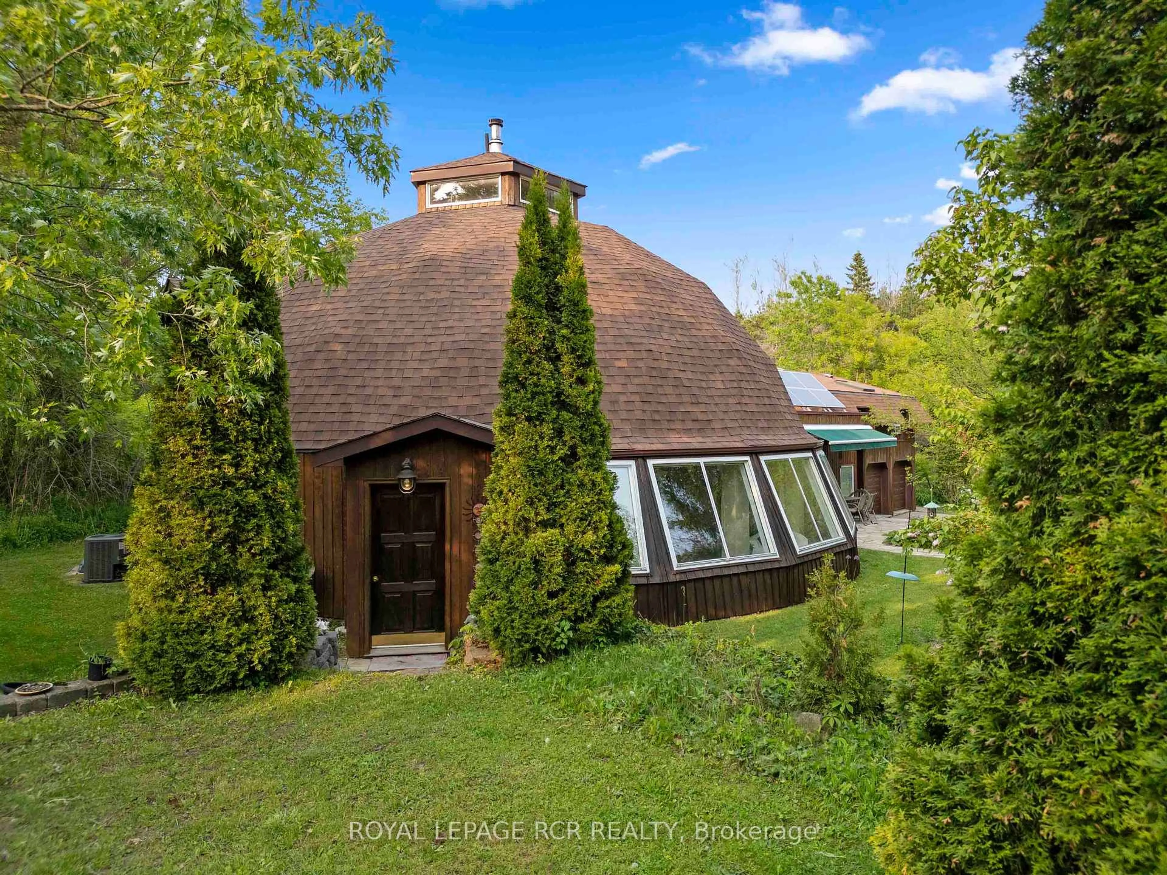 A pic from outside/outdoor area/front of a property/back of a property/a pic from drone, unknown for 487151 30 Side Rd, Mono Ontario L9V 1G9