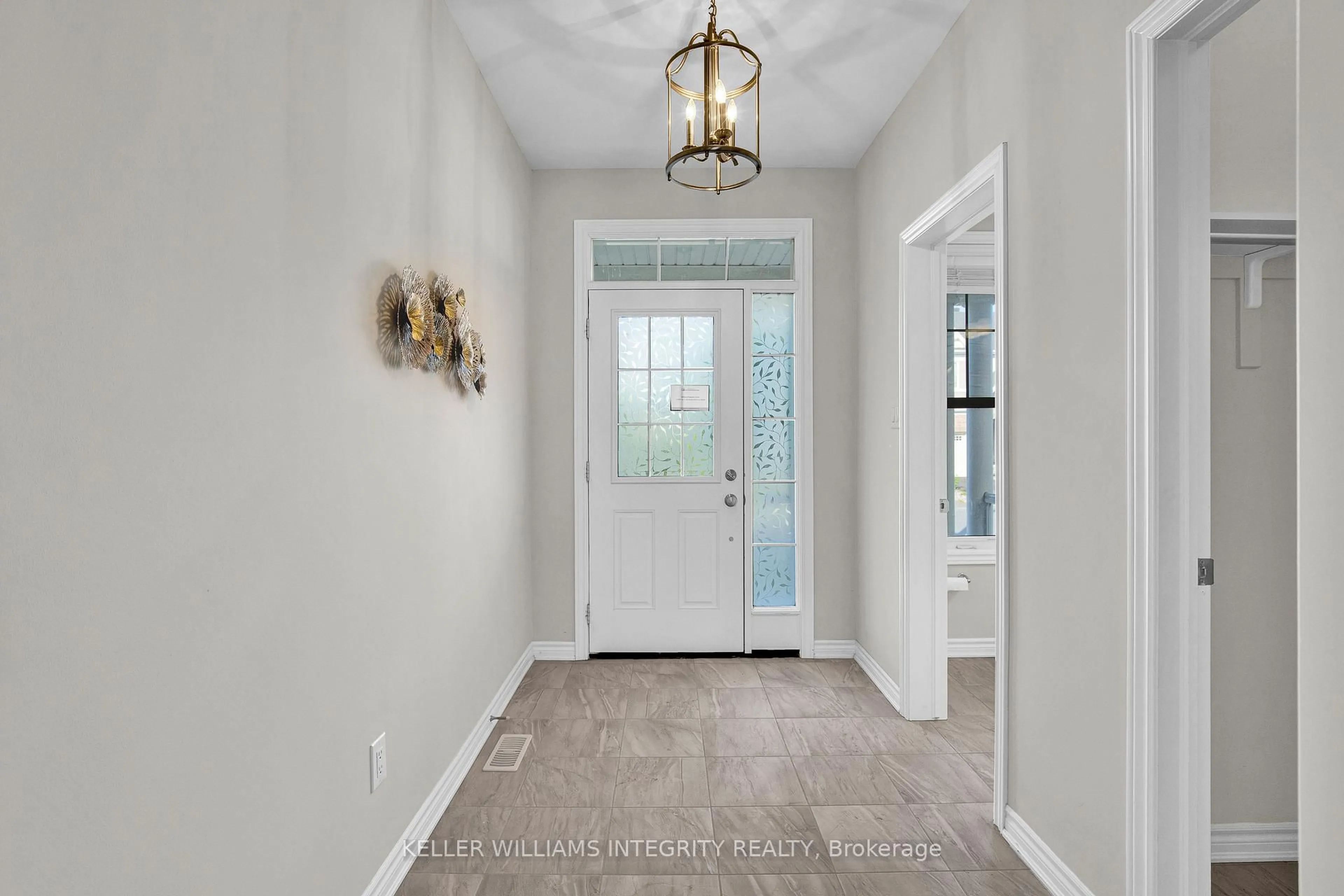 Indoor entryway for 187 Lamprey St, Ottawa Ontario K2J 6C3