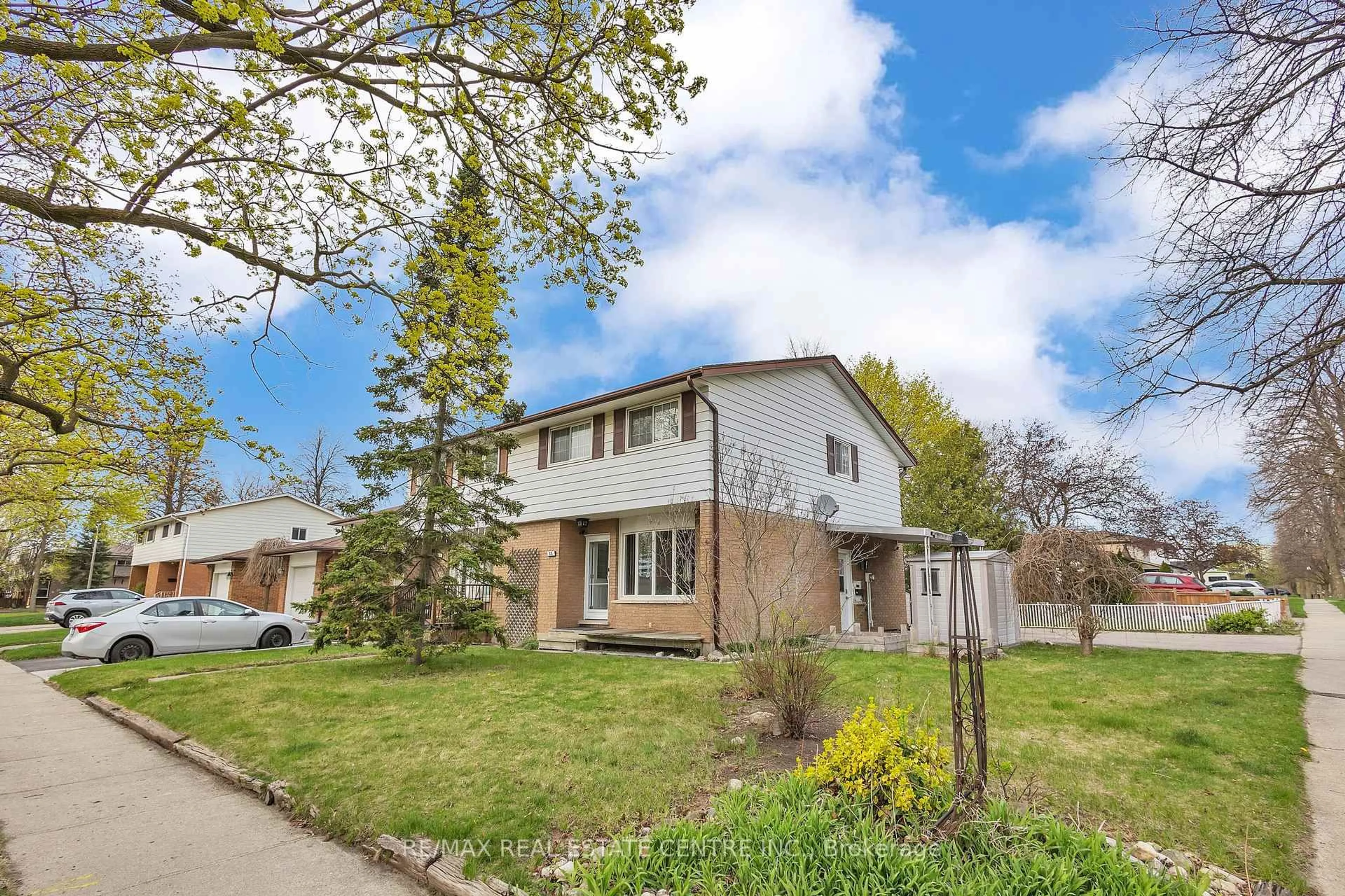 Home with brick exterior material, street for 88 Baird Ave, Kitchener Ontario N2B 2N6