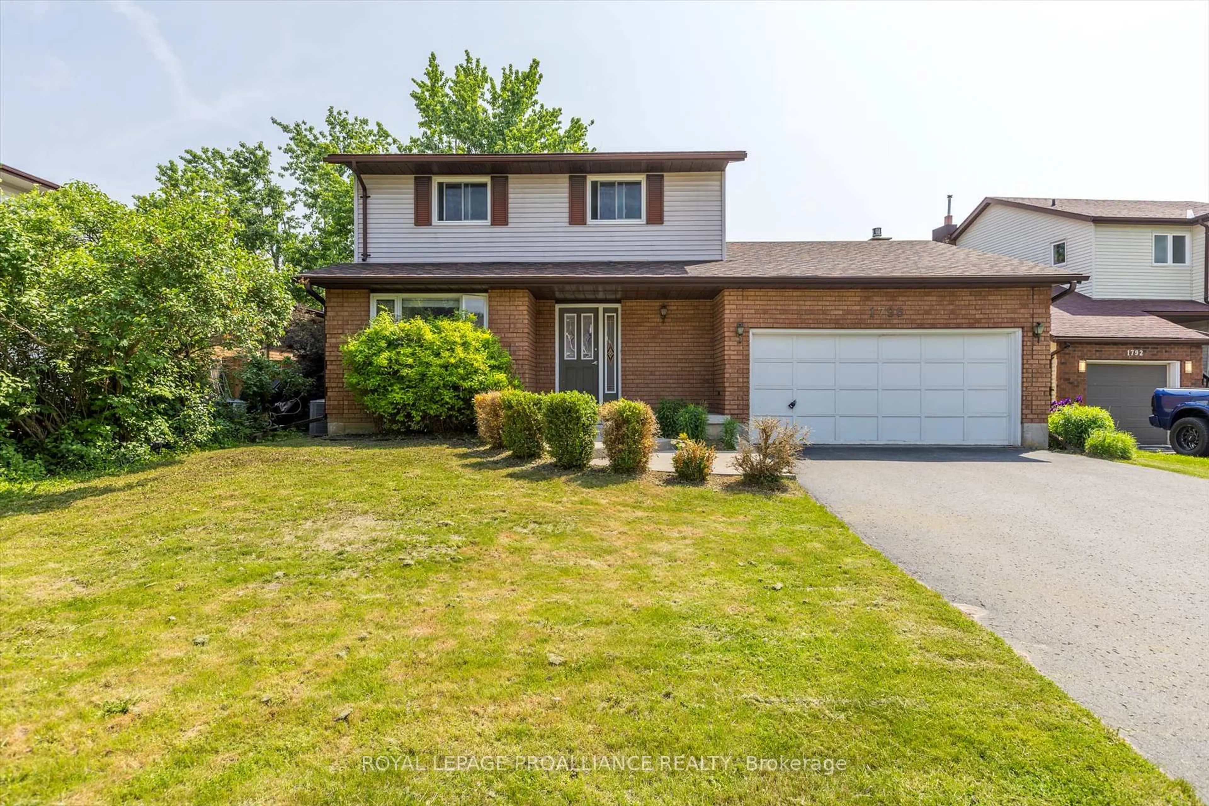 Home with vinyl exterior material, street for 1796 PARKWOOD Circ, Peterborough West Ontario K9J 8C8