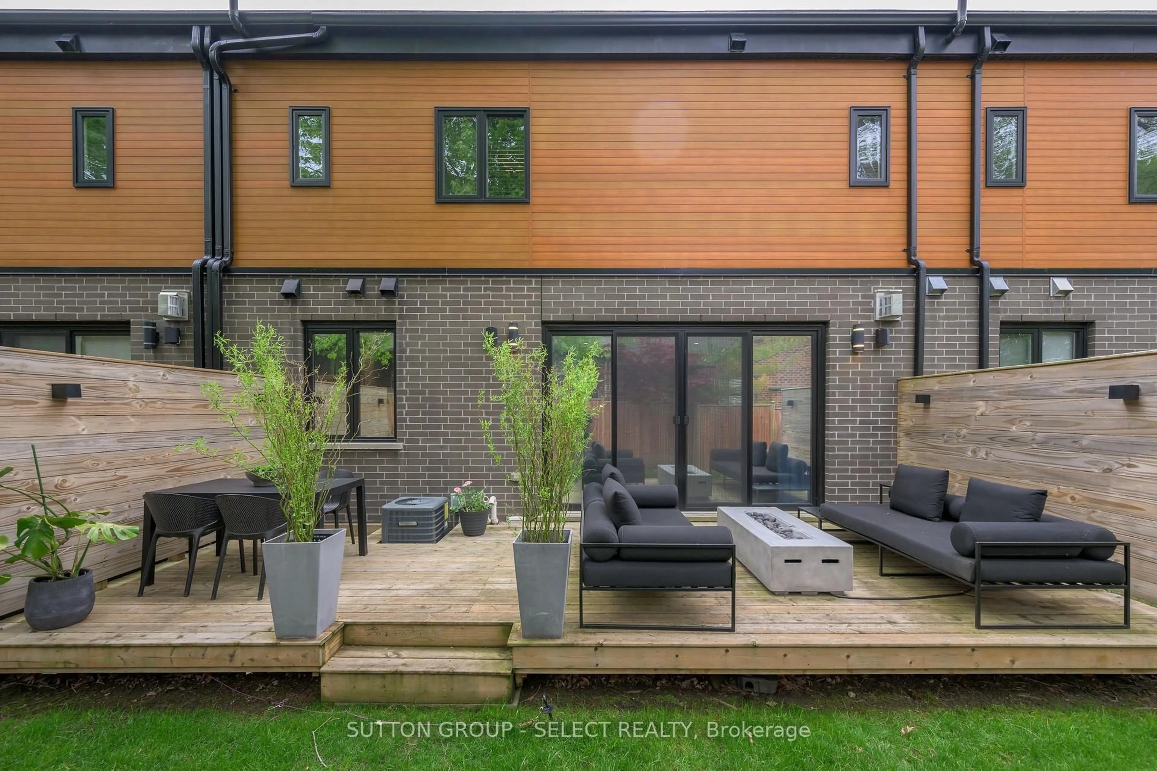 Home with brick exterior material, street for 433 Hyde Park Rd #4, London North Ontario N6H 3R9