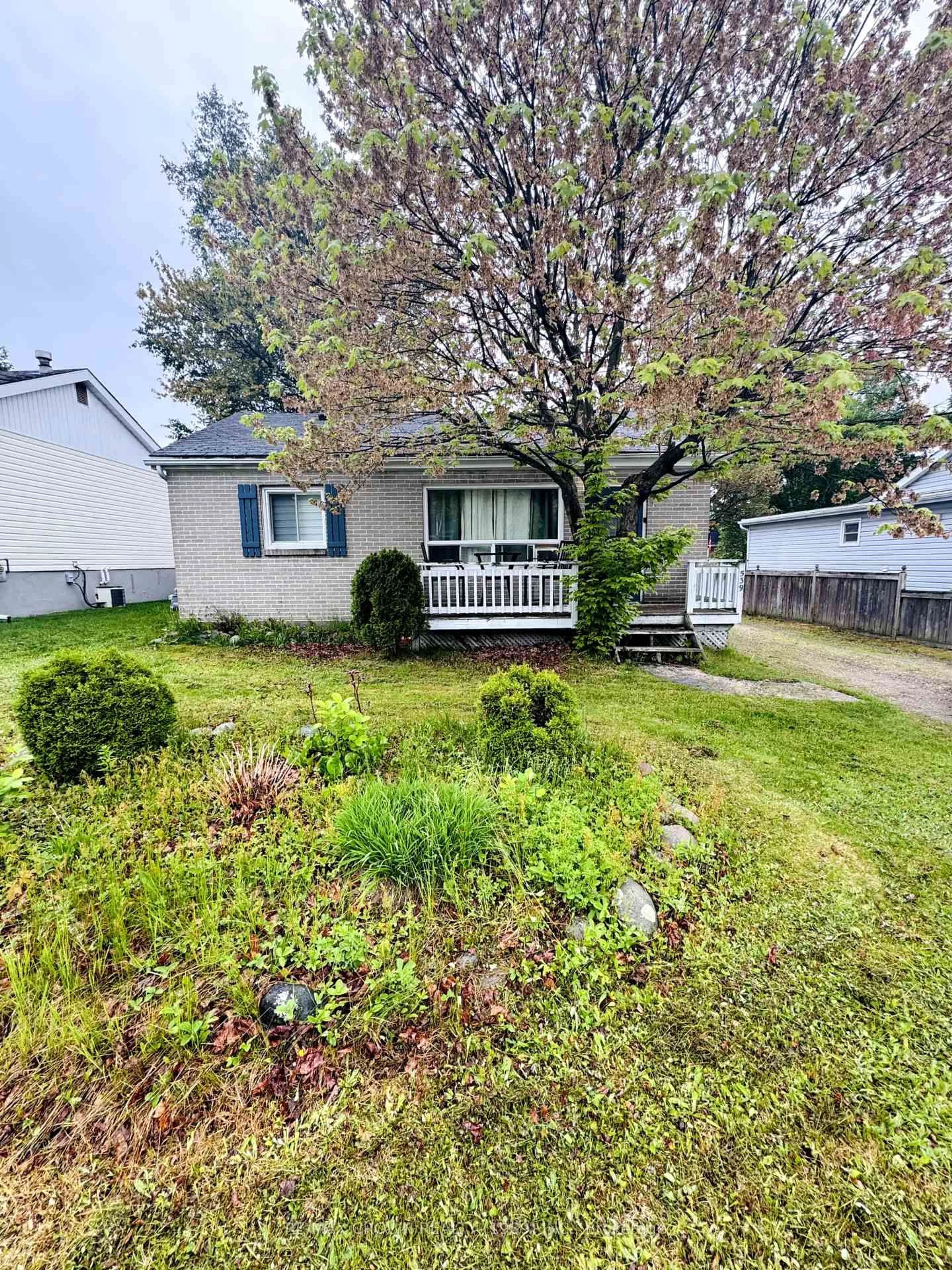 A pic from outside/outdoor area/front of a property/back of a property/a pic from drone, street for 539 Aberdeen Ave, North Bay Ontario P1B 7H6