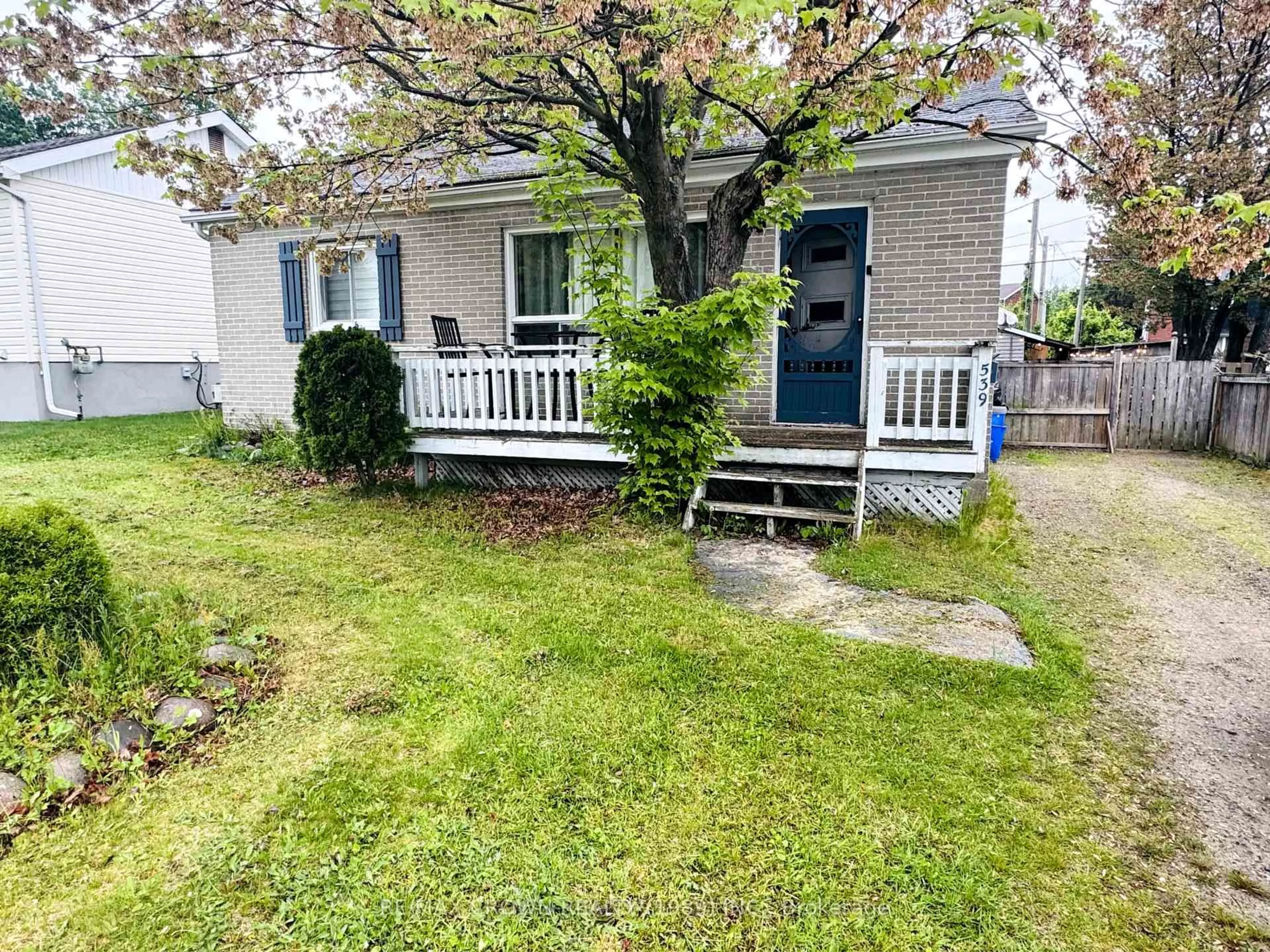 A pic from outside/outdoor area/front of a property/back of a property/a pic from drone, street for 539 Aberdeen Ave, North Bay Ontario P1B 7H6
