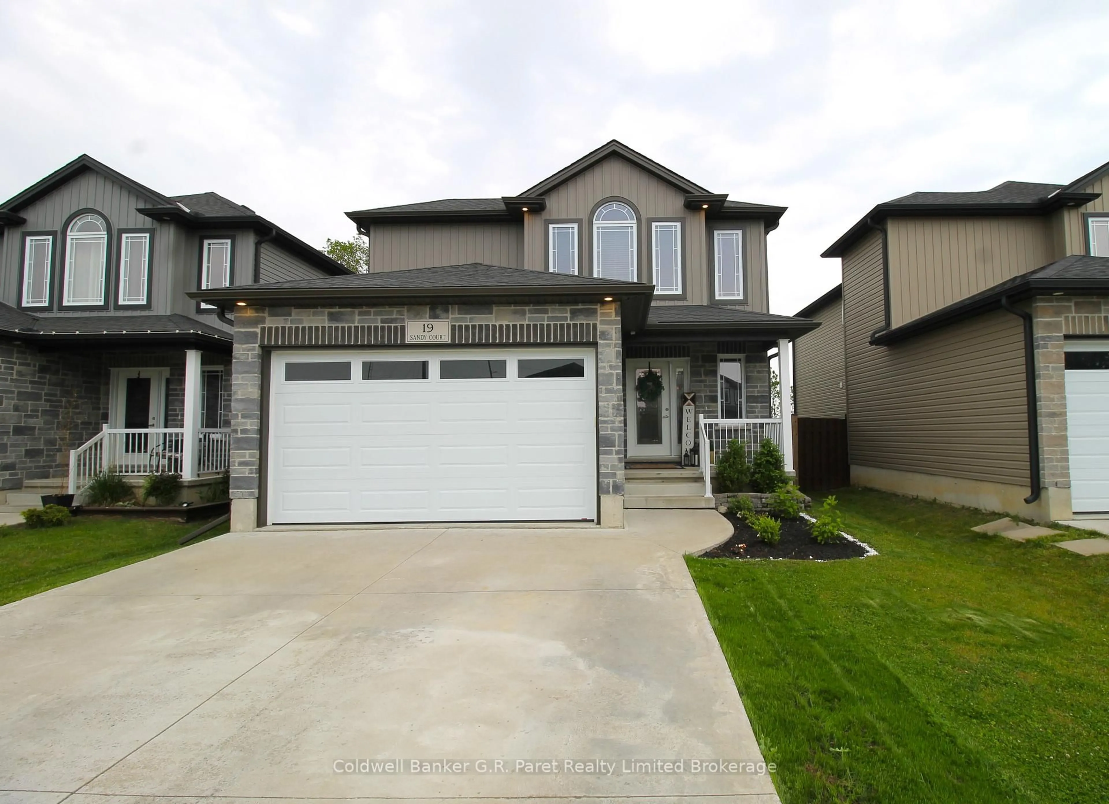 Home with vinyl exterior material, street for 19 Sandy Crt, Tillsonburg Ontario N4G 0H6