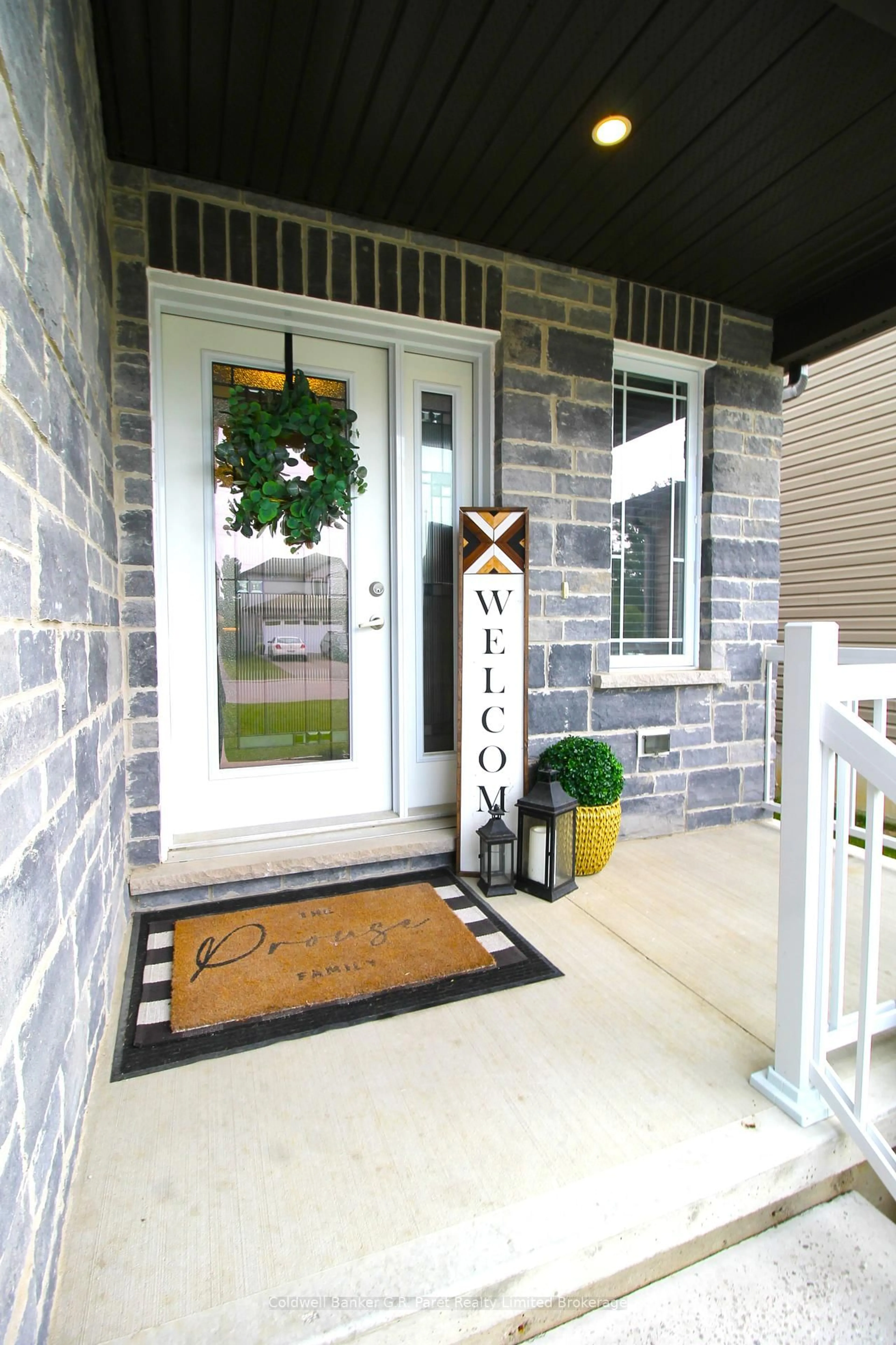 Indoor entryway for 19 Sandy Crt, Tillsonburg Ontario N4G 0H6