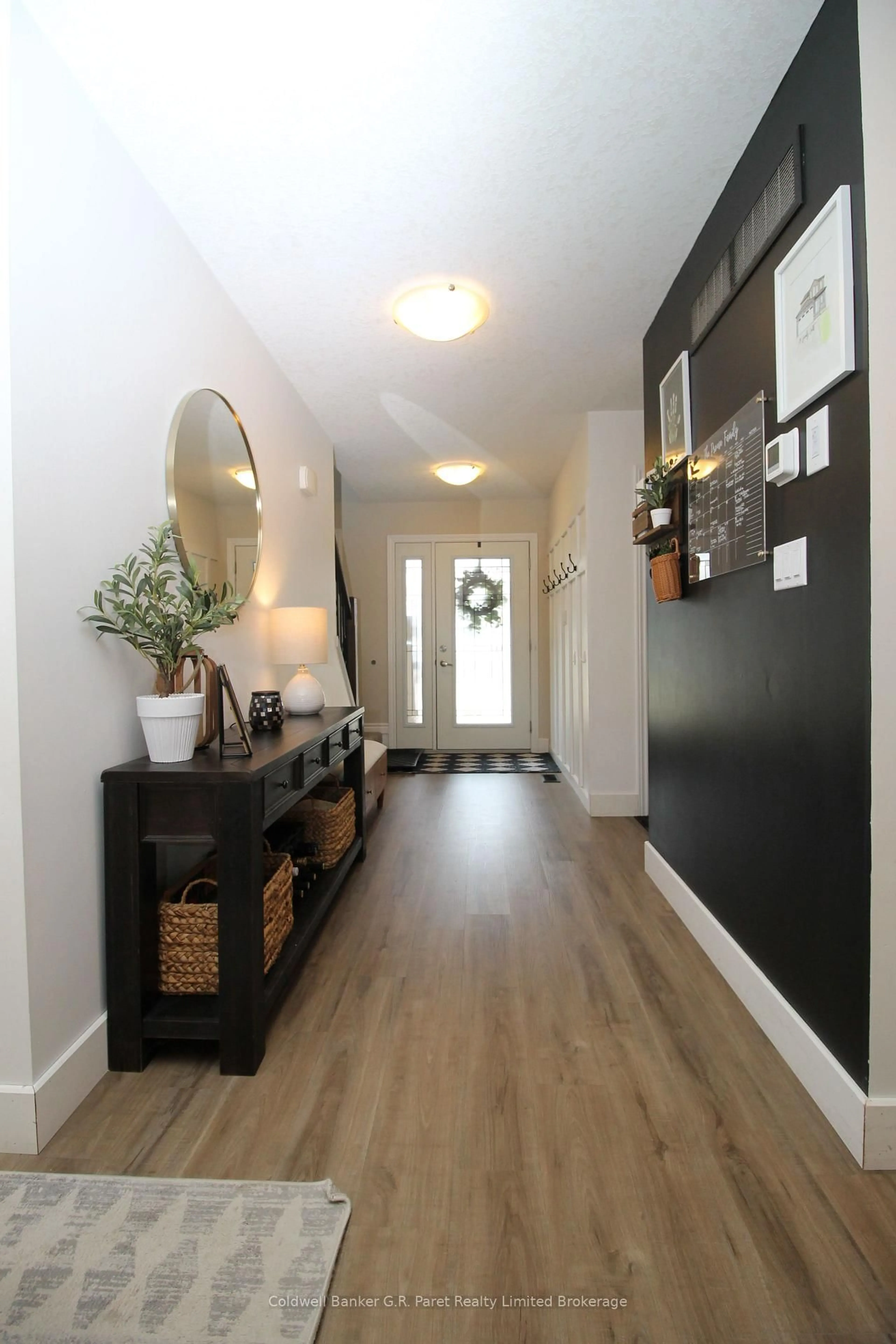 Indoor entryway for 19 Sandy Crt, Tillsonburg Ontario N4G 0H6