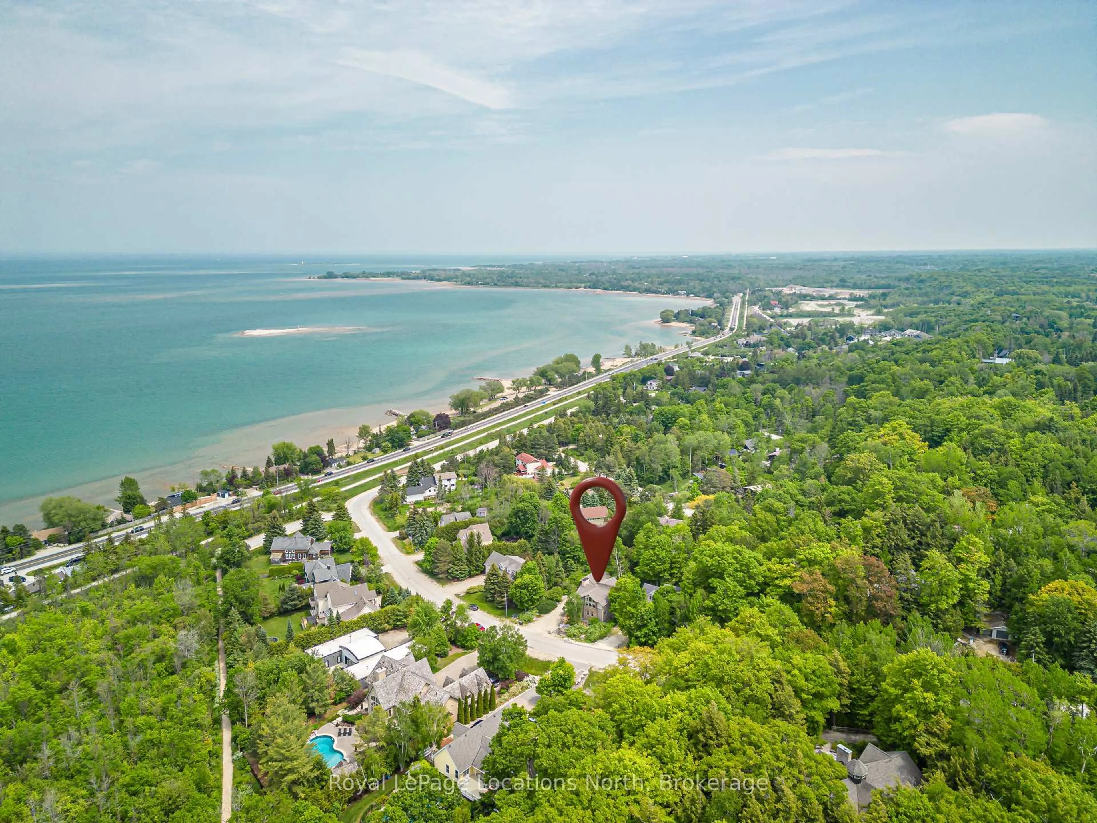A pic from outside/outdoor area/front of a property/back of a property/a pic from drone, water/lake/river/ocean view for 169 Aspen Way, Blue Mountains Ontario L9Y 0S7