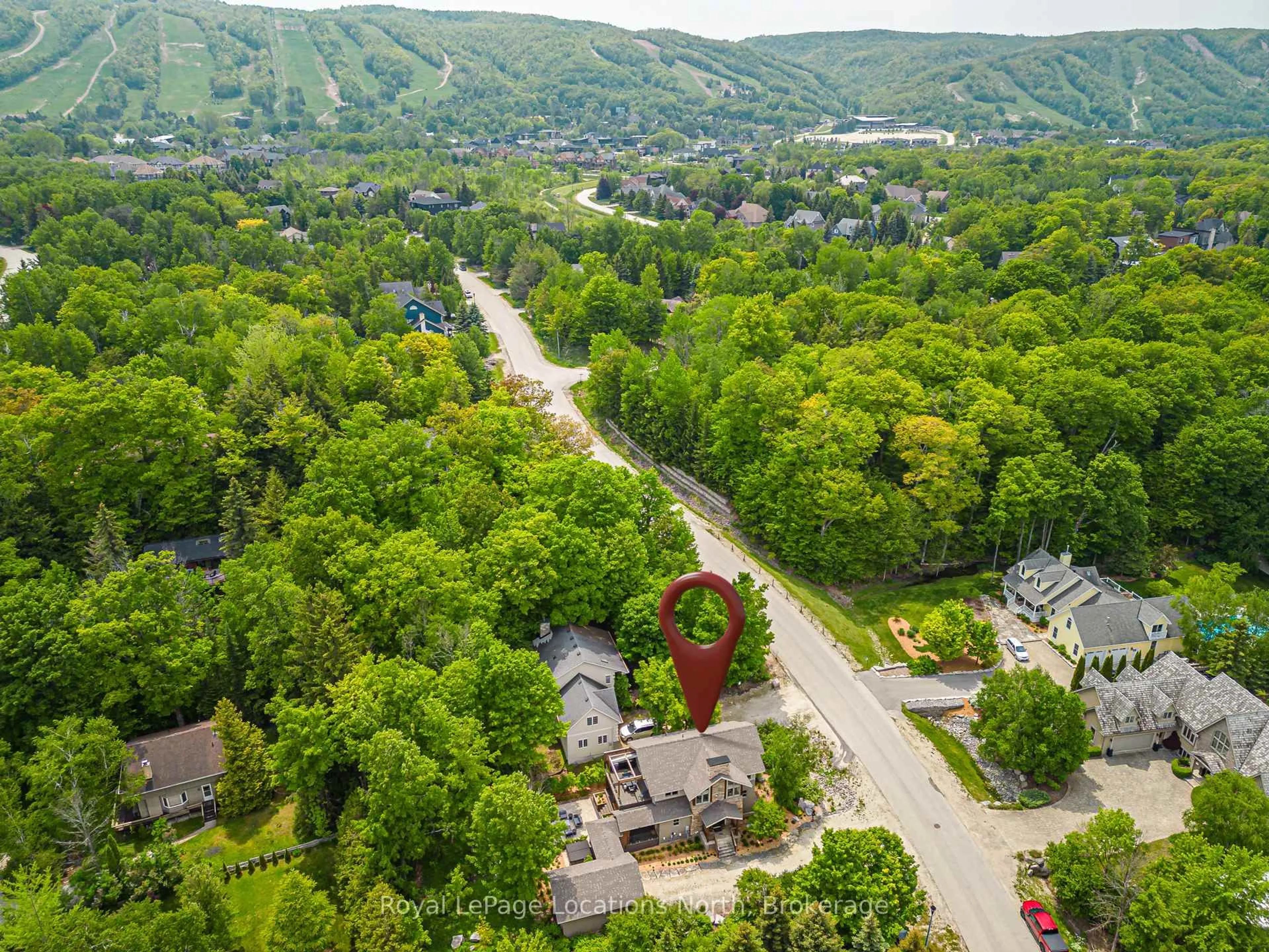 A pic from outside/outdoor area/front of a property/back of a property/a pic from drone, mountain view for 169 Aspen Way, Blue Mountains Ontario L9Y 0S7