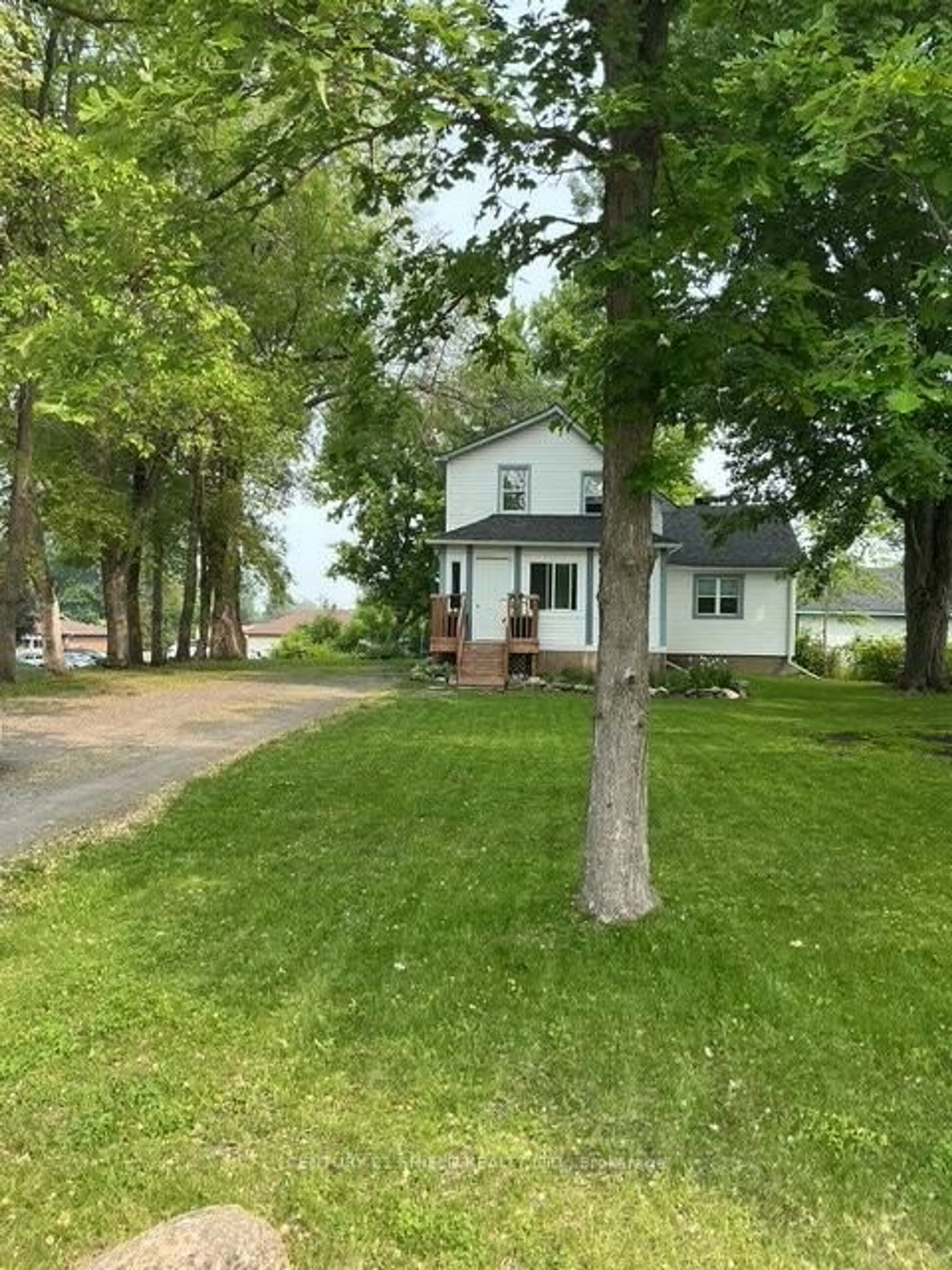 A pic from outside/outdoor area/front of a property/back of a property/a pic from drone, water/lake/river/ocean view for 907 2nd St, Cornwall Ontario K6J 1H8