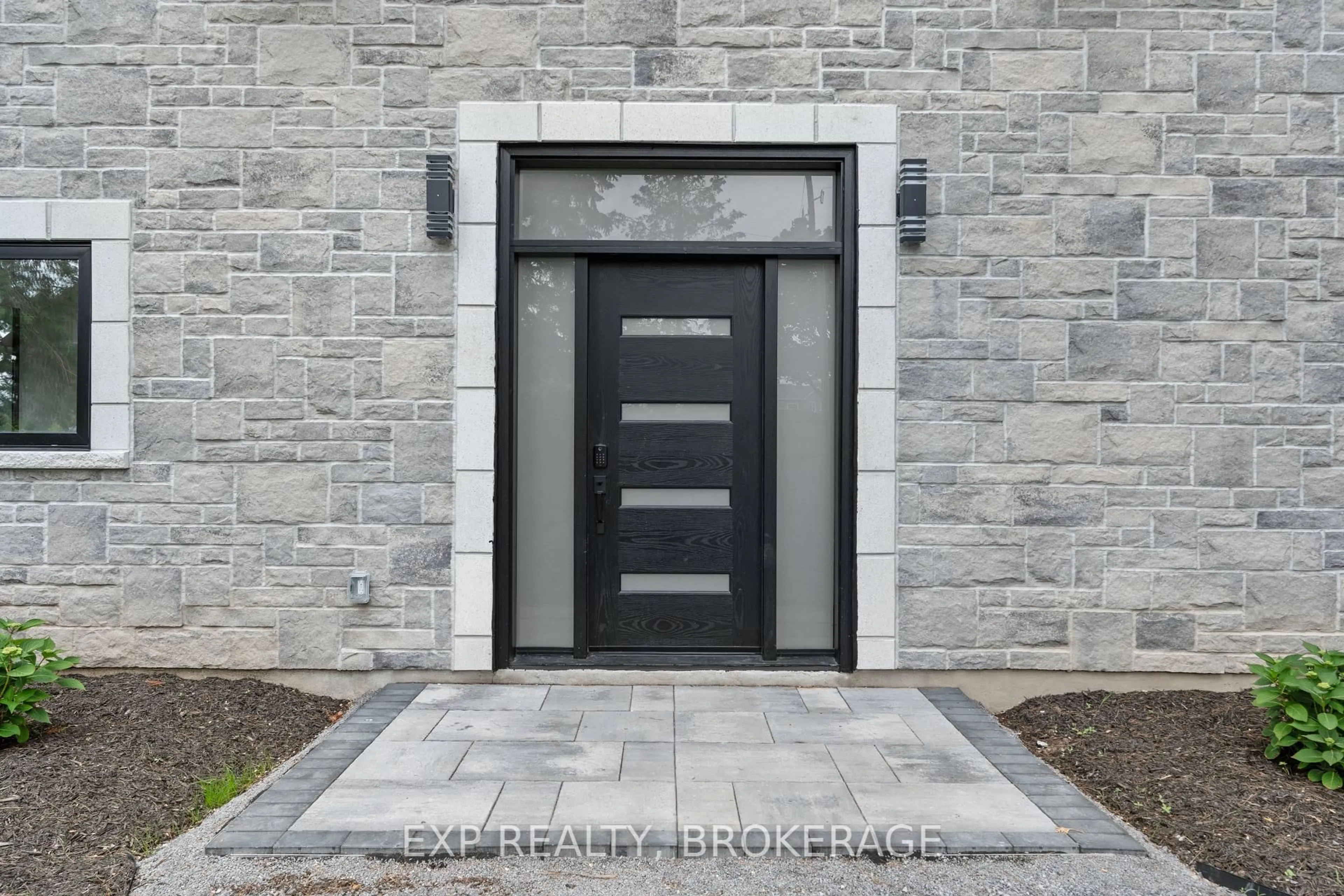 Indoor entryway for 121B VARTY LAKE Rd, Yarker Ontario K0K 3N0