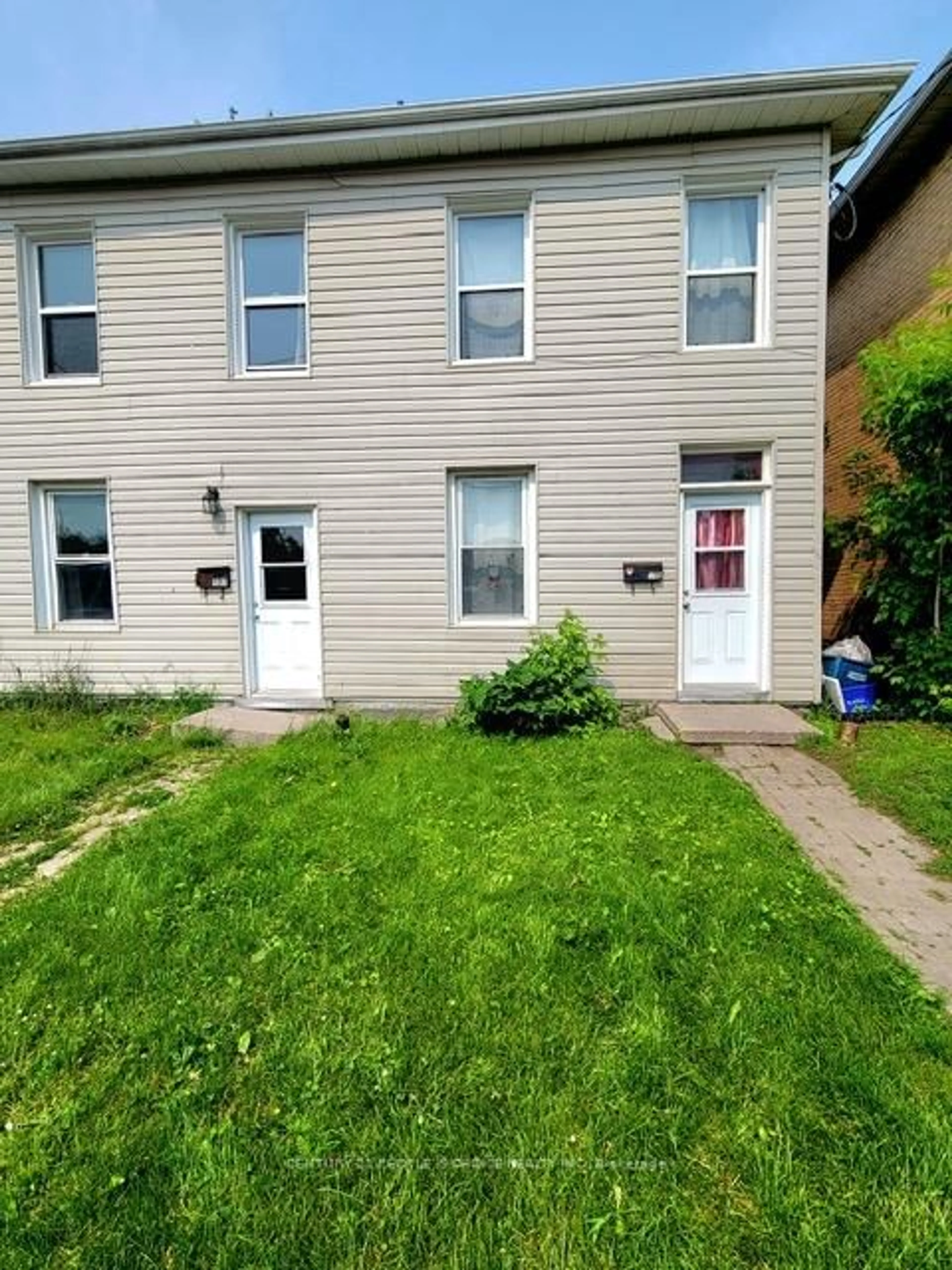 Unknown for 137-139 Stewart St, Peterborough Central Ontario K9J 3M3