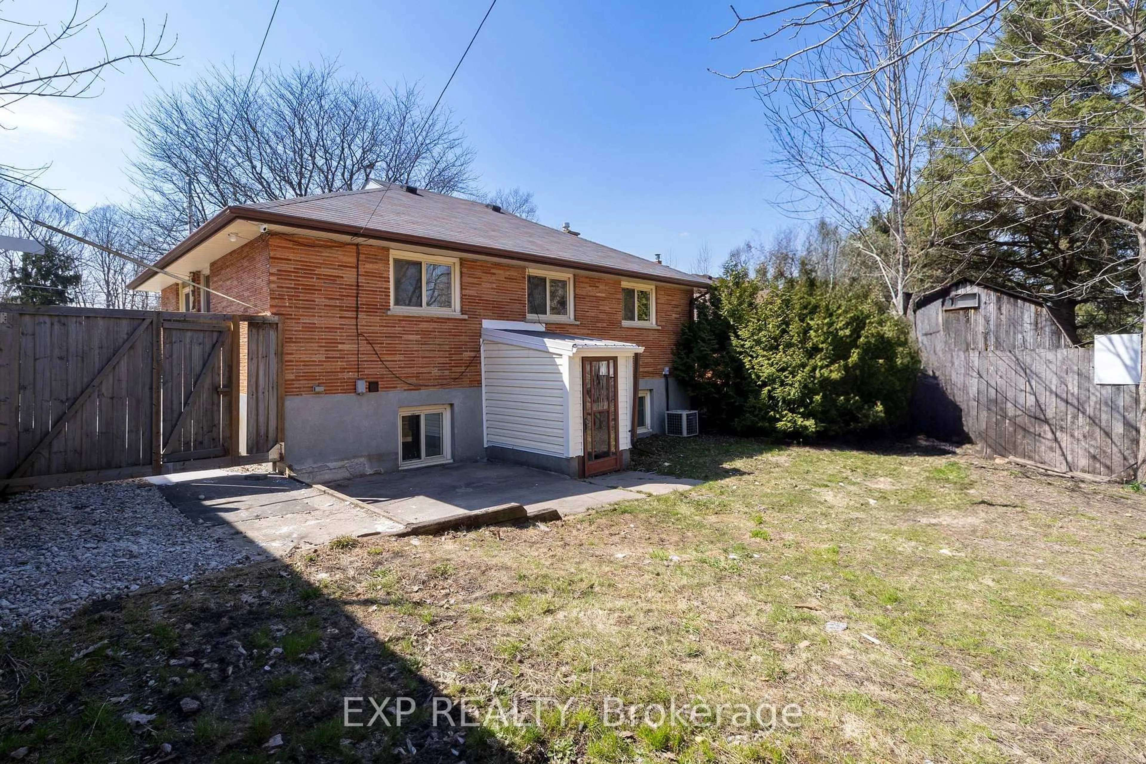 A pic from outside/outdoor area/front of a property/back of a property/a pic from drone, street for 28 Gladstone Ave, London South Ontario N5Z 3R1
