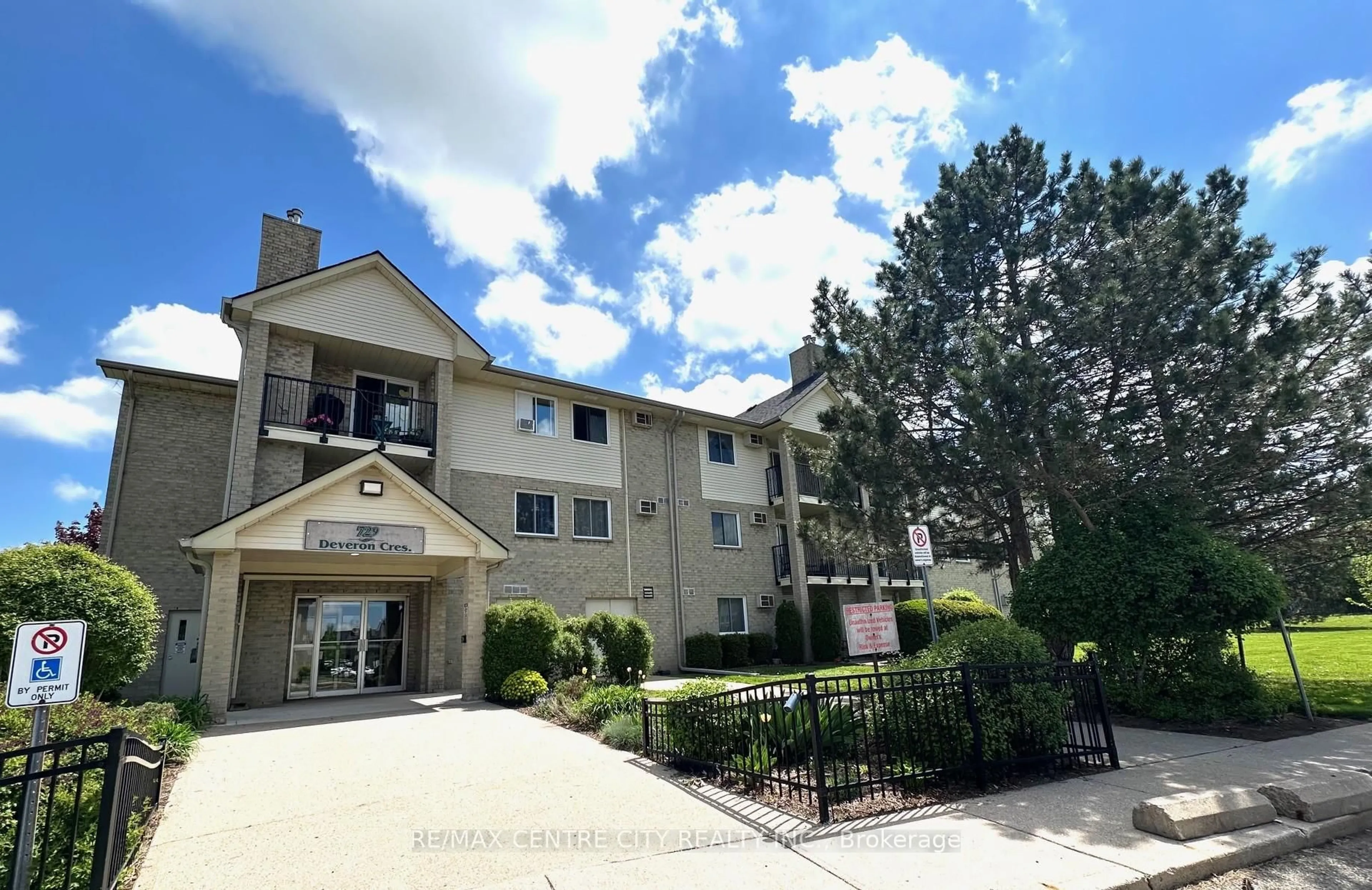 A pic from outside/outdoor area/front of a property/back of a property/a pic from drone, mountain view for 729 Deveron Cres #309, London South Ontario N5Z 4X5