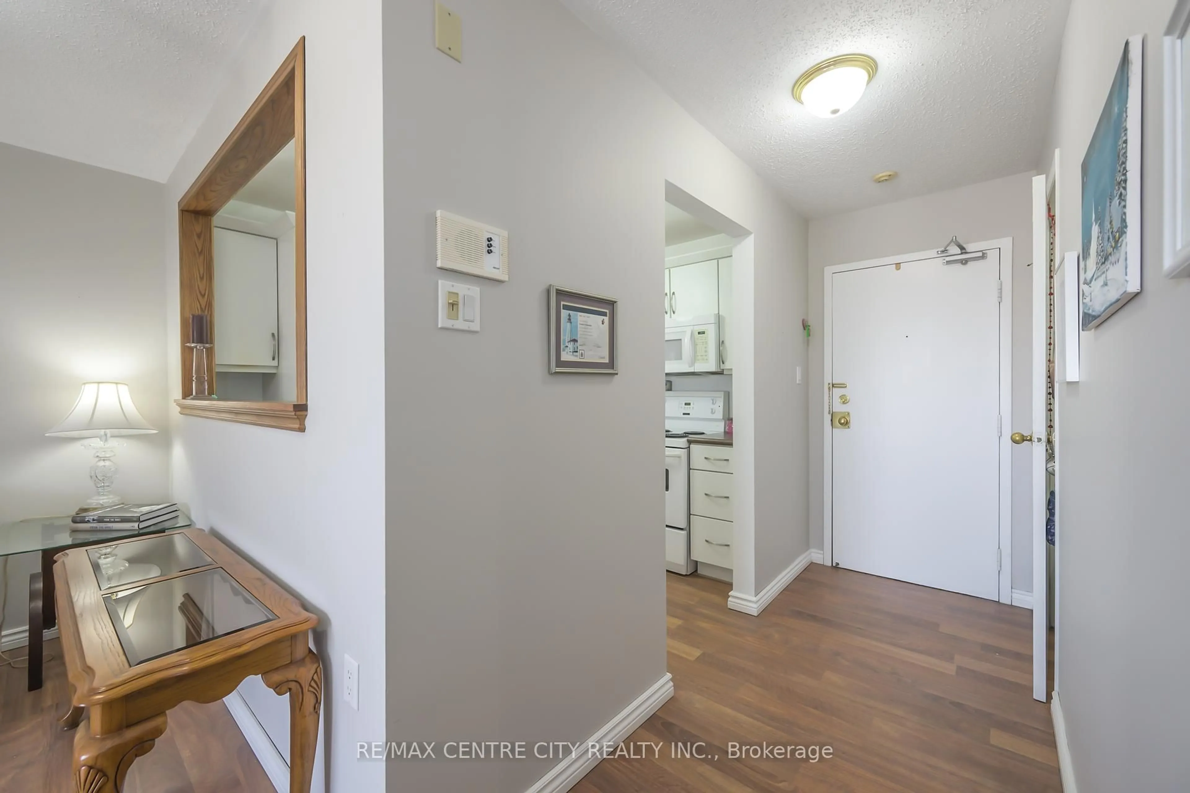 Indoor entryway for 729 Deveron Cres #309, London South Ontario N5Z 4X5