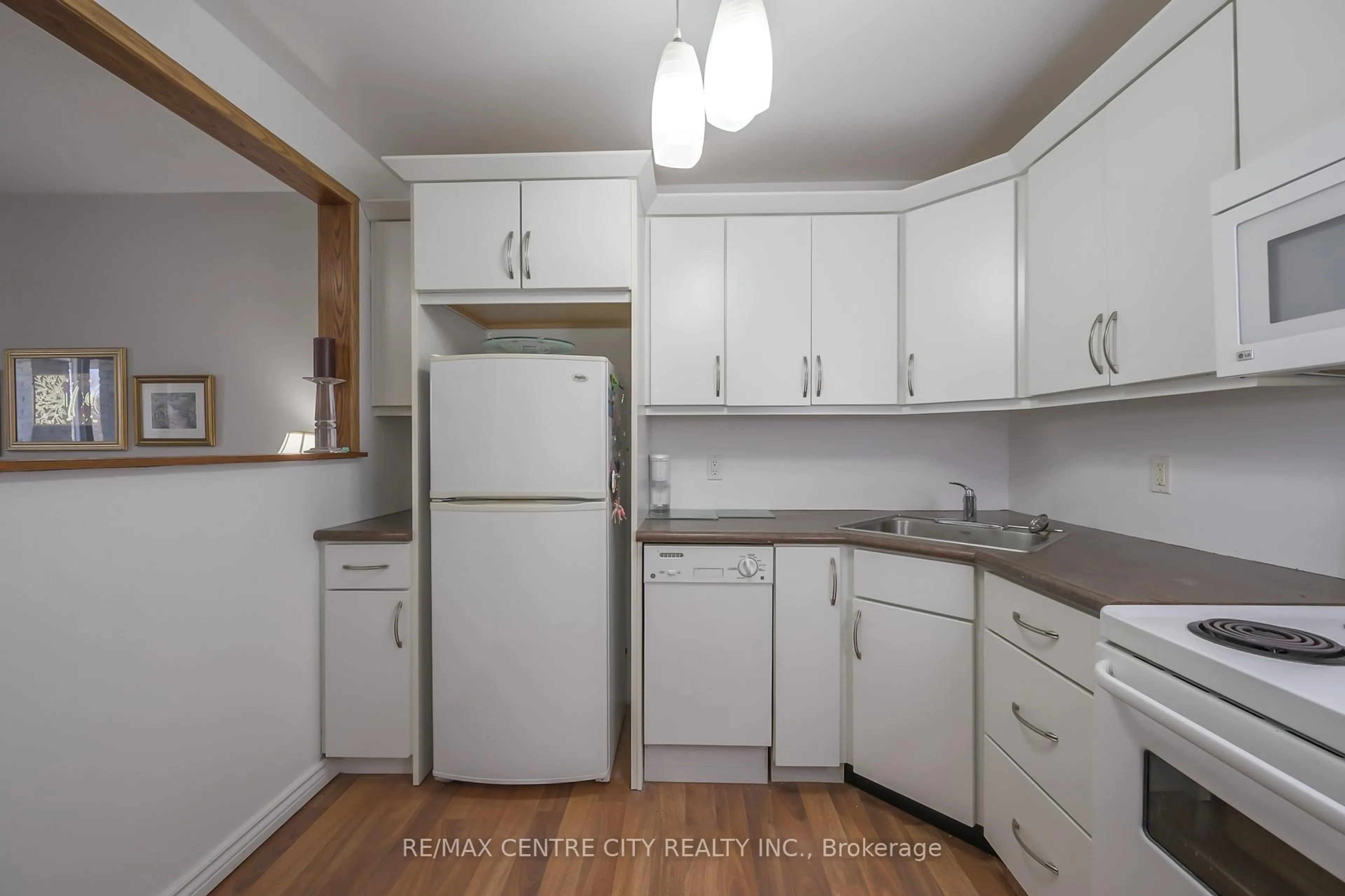 Standard kitchen, unknown for 729 Deveron Cres #309, London South Ontario N5Z 4X5