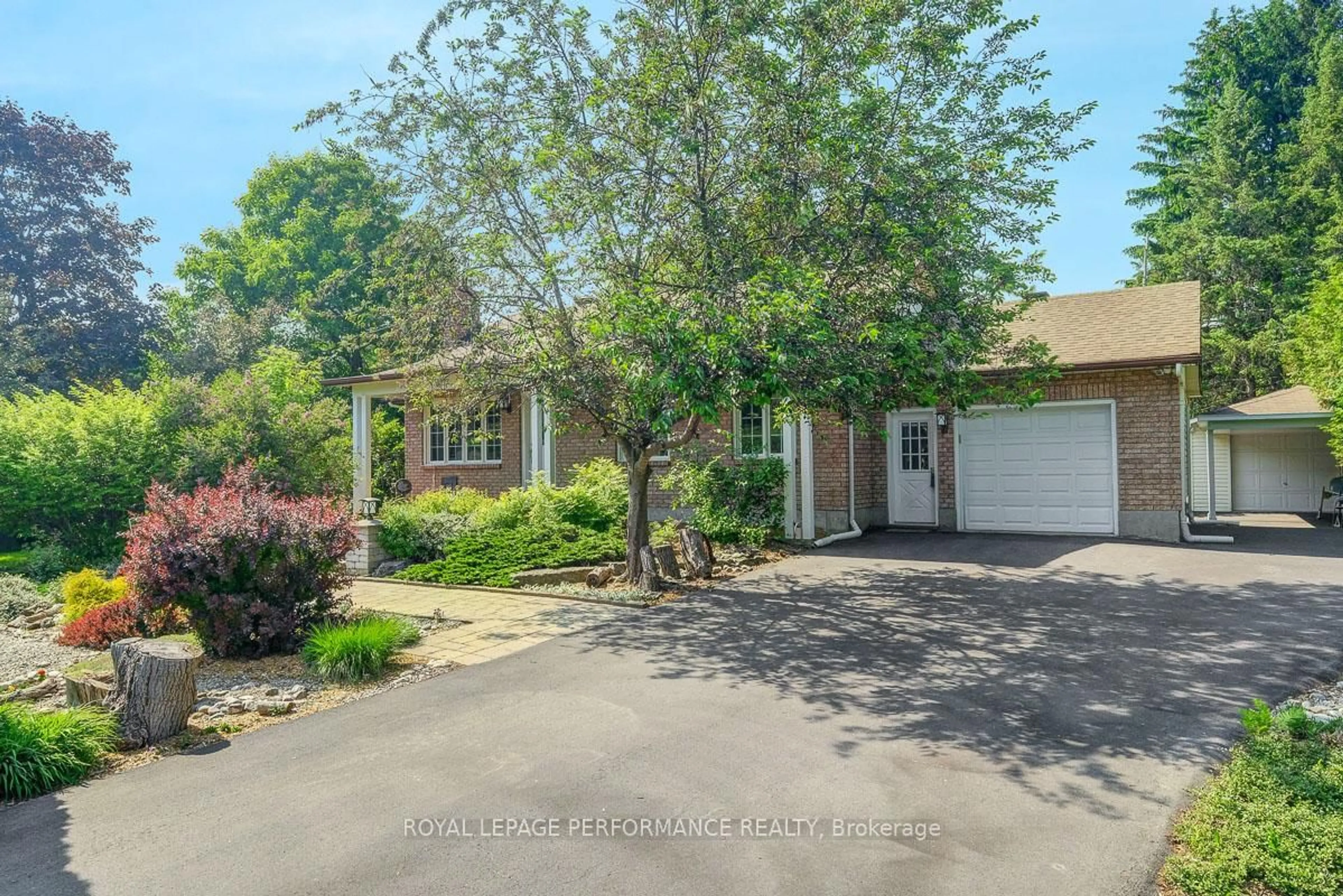 A pic from outside/outdoor area/front of a property/back of a property/a pic from drone, street for 1895 Horizon Dr, Vars Ontario K0A 3H0