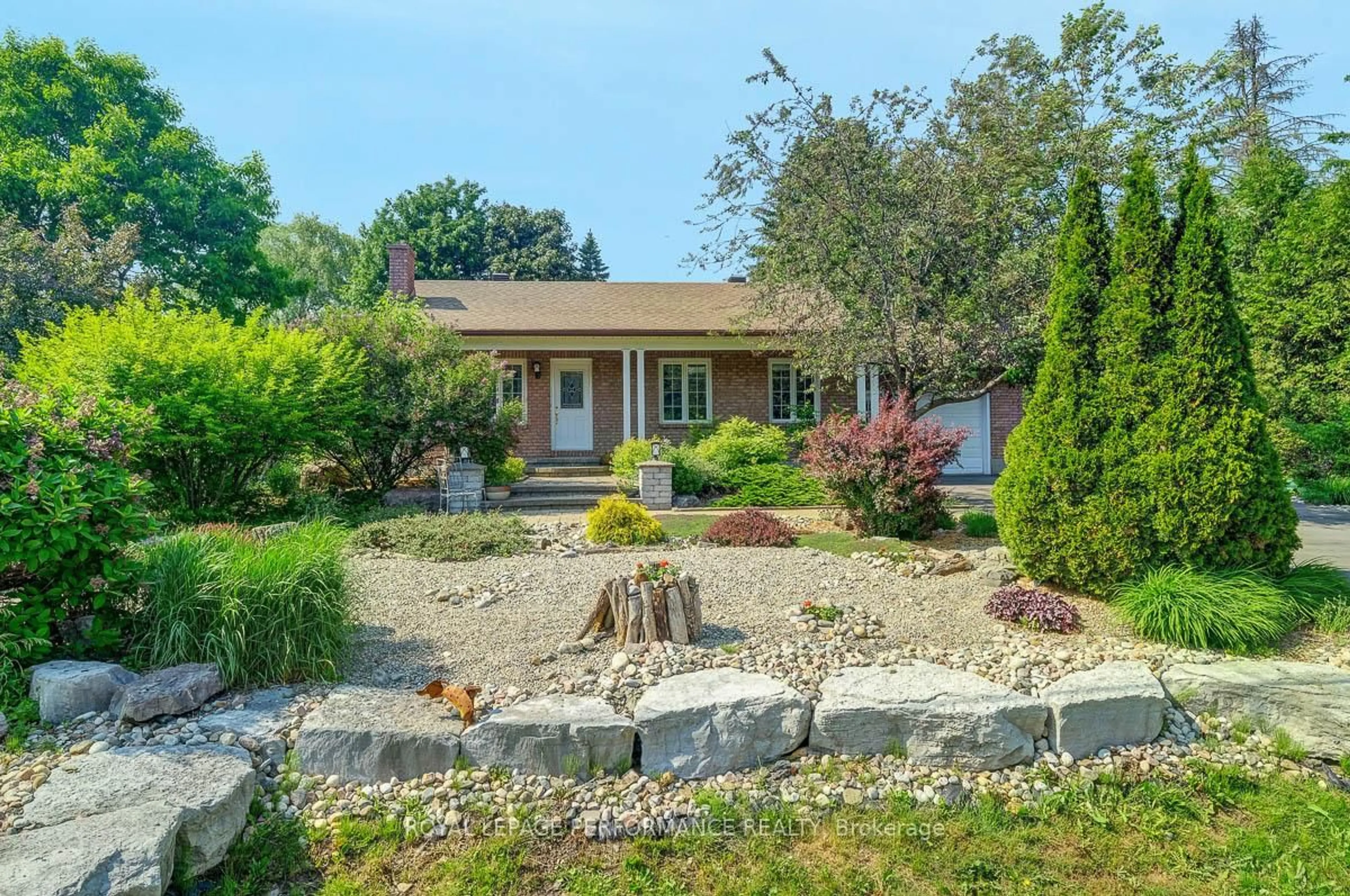 A pic from outside/outdoor area/front of a property/back of a property/a pic from drone, street for 1895 Horizon Dr, Vars Ontario K0A 3H0