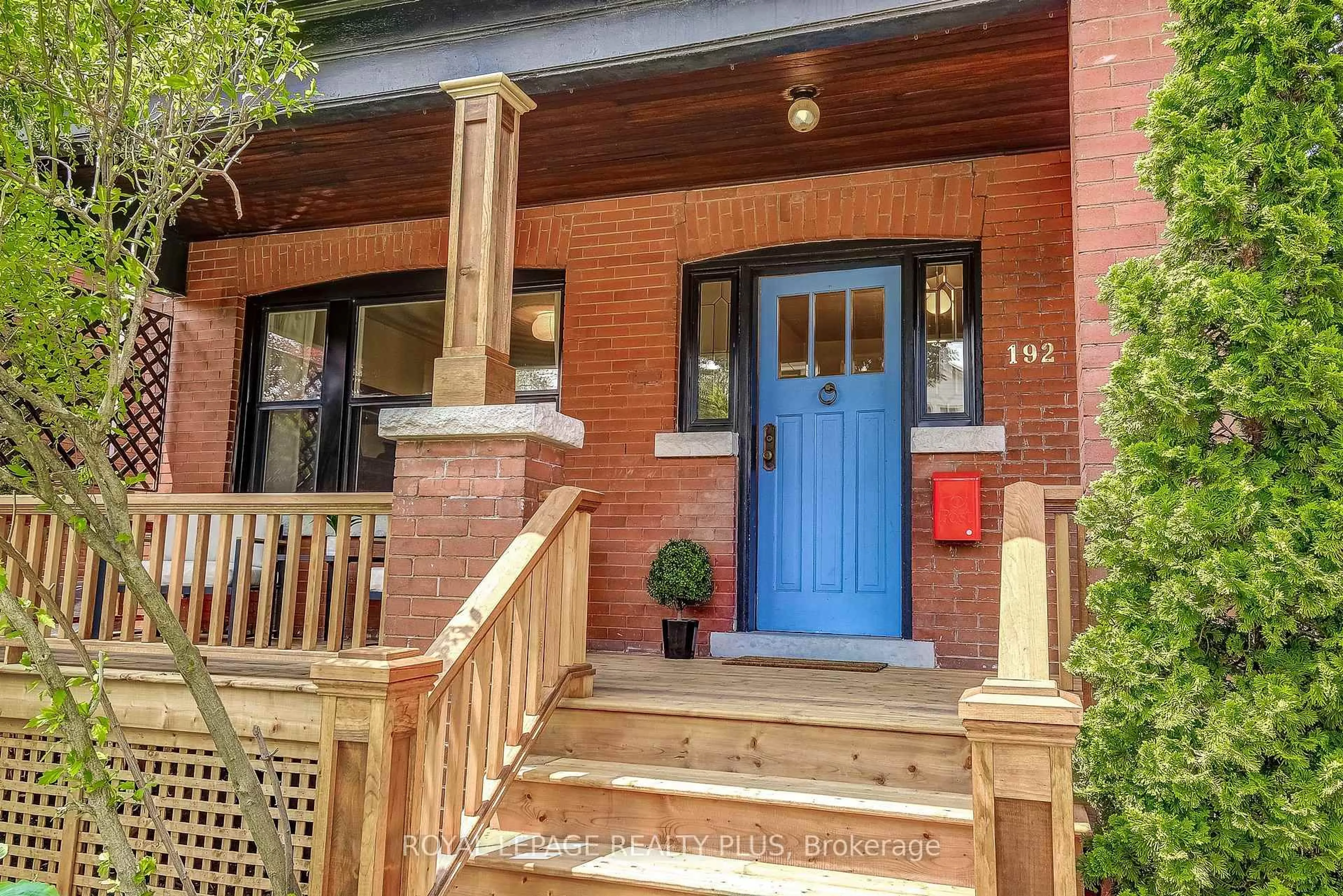 Home with brick exterior material, street for 192 Kensington Ave, Hamilton Ontario L8M 3H7