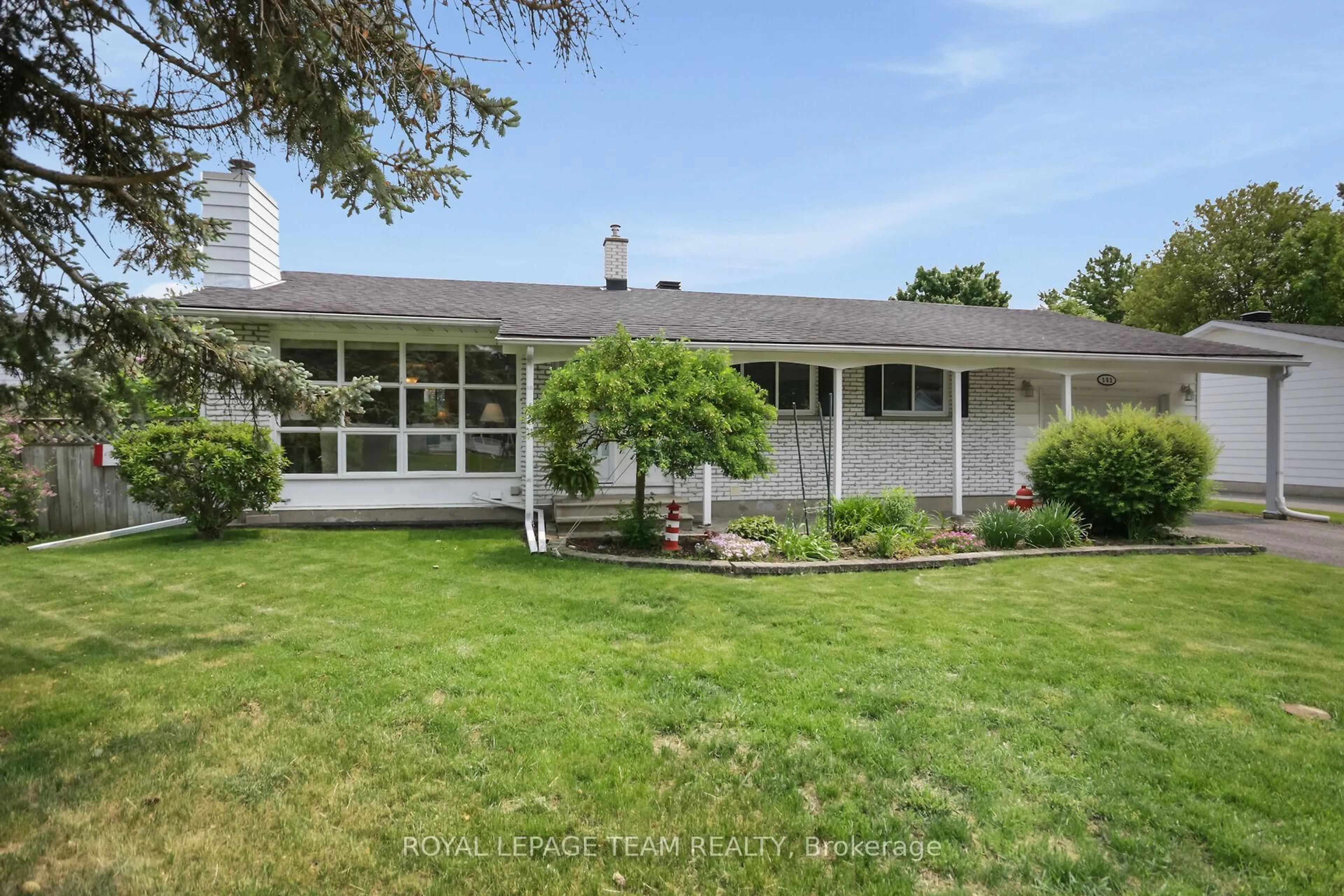 Home with vinyl exterior material, unknown for 102 Oriole Ave, Kanata Ontario K2L 1E7