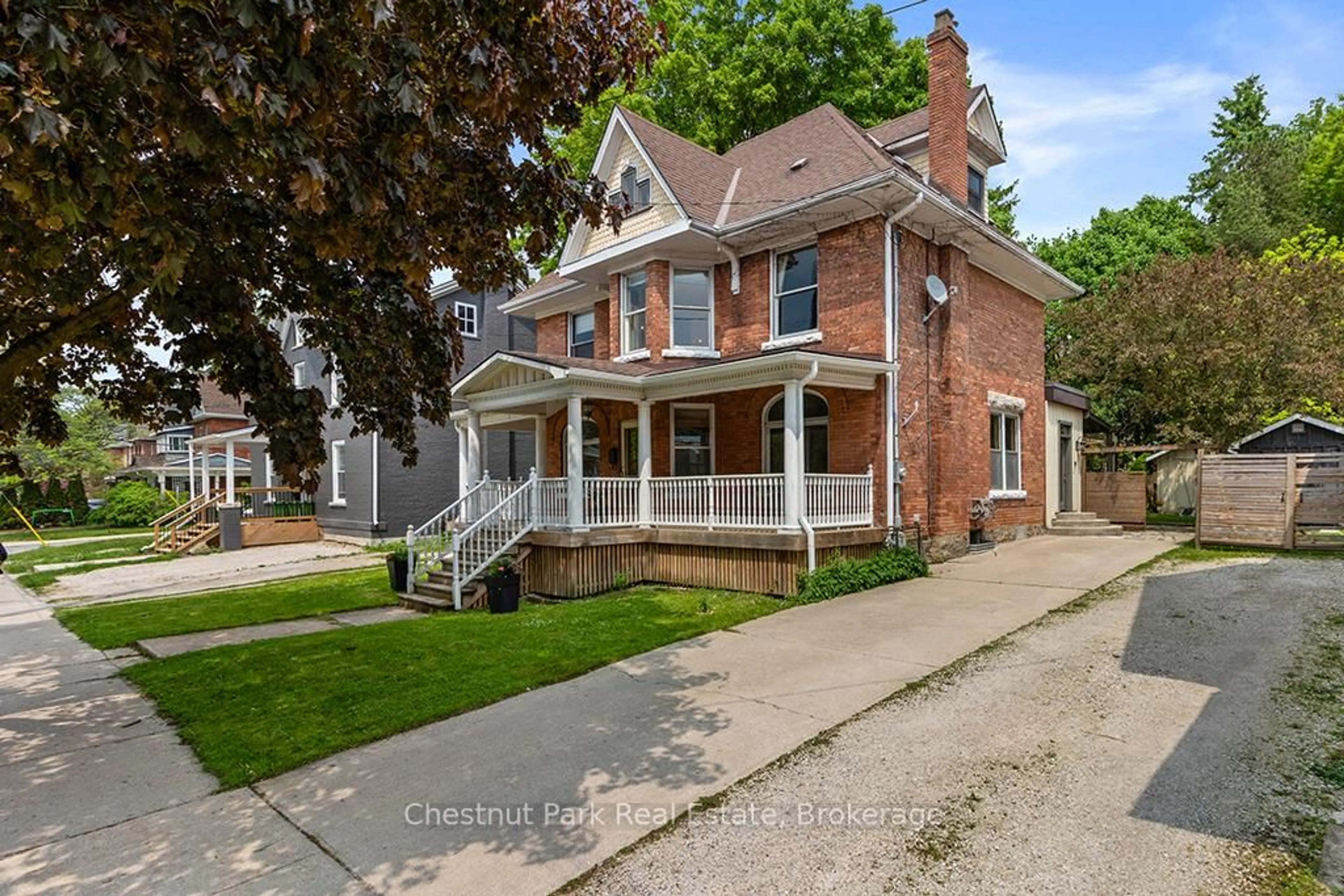 Home with brick exterior material, street for 689 4th Ave, Owen Sound Ontario N4K 2N3