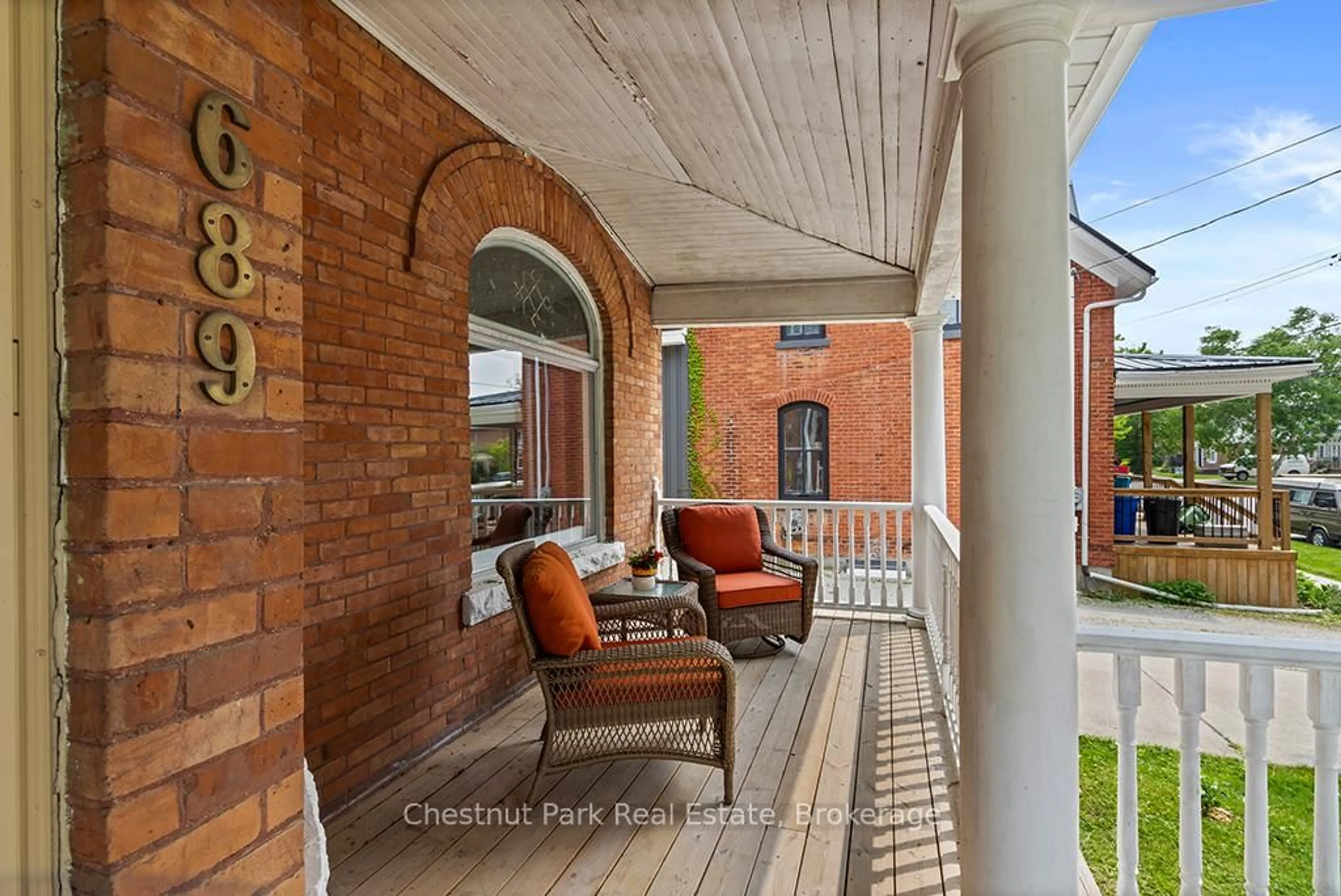 Patio, street for 689 4th Ave, Owen Sound Ontario N4K 2N3