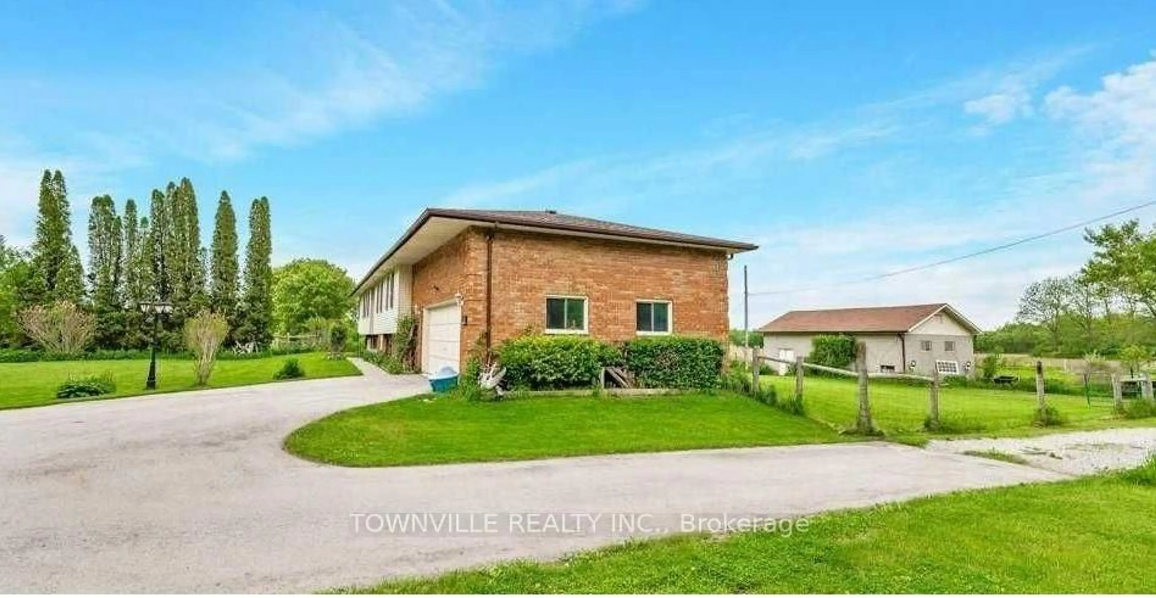 Home with brick exterior material, building for 4662 Governors Rd, Hamilton Ontario L0R 1T0