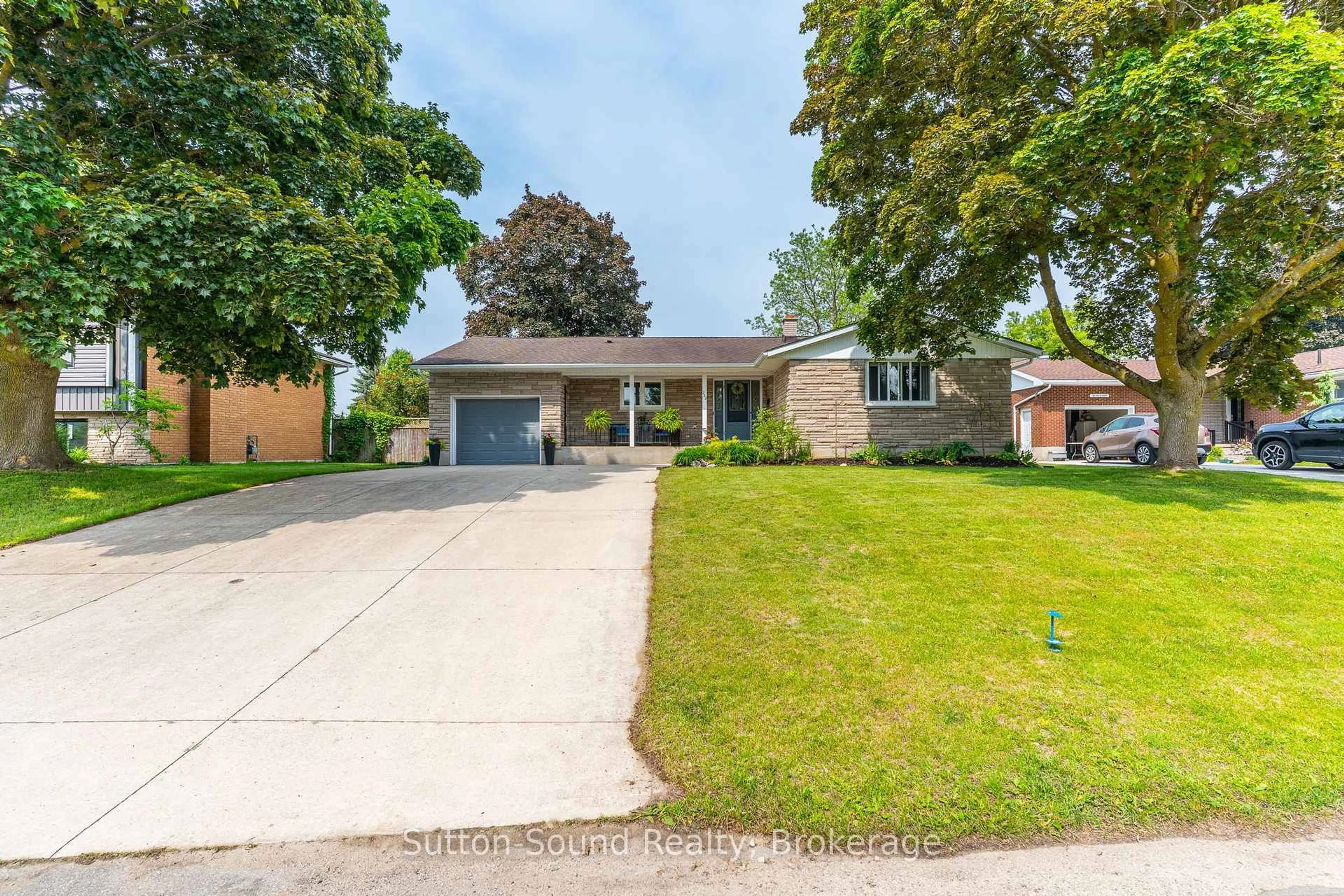 Home with brick exterior material, street for 232 4th Ave, Hanover Ontario N4N 2B5