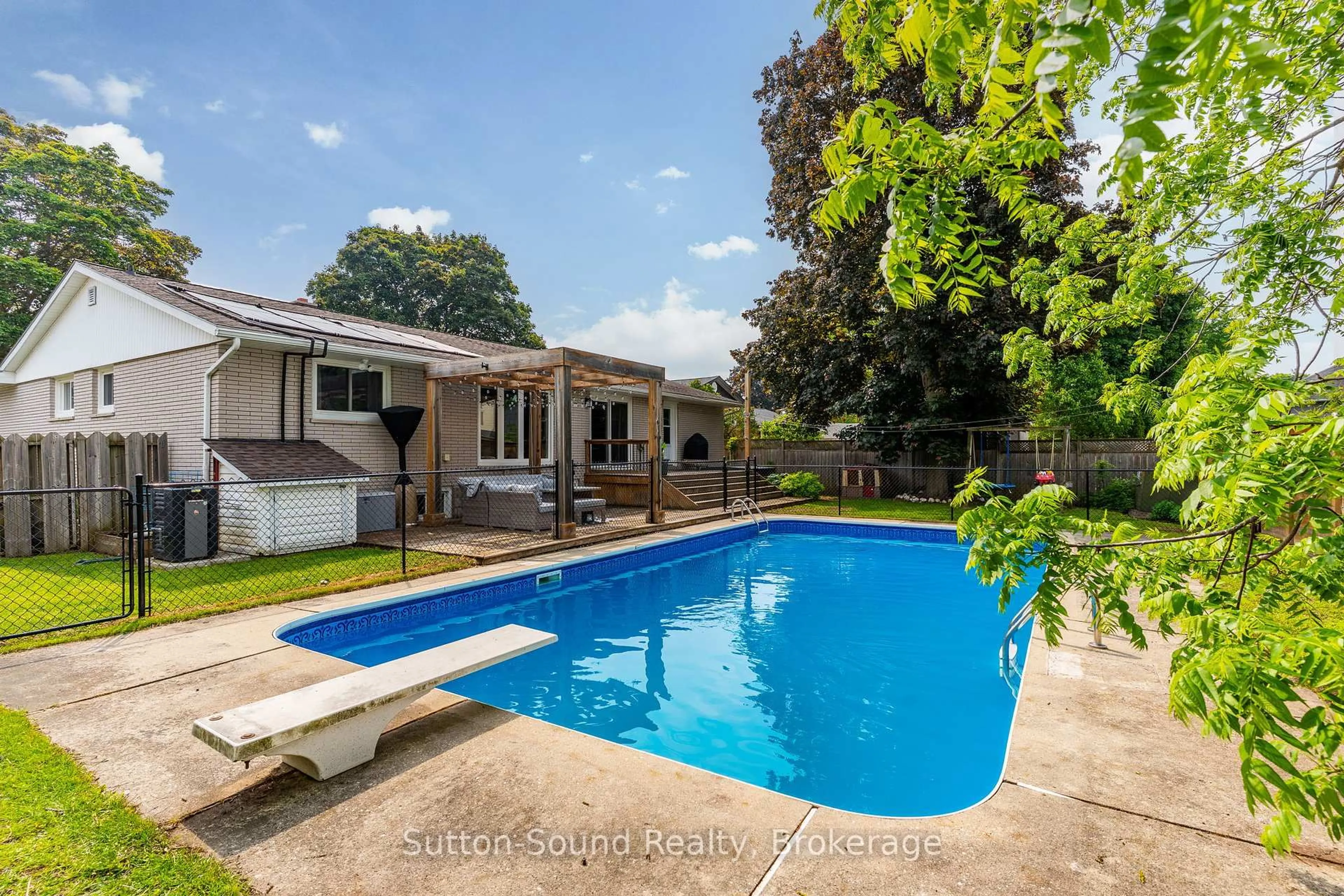 Pool for 232 4th Ave, Hanover Ontario N4N 2B5