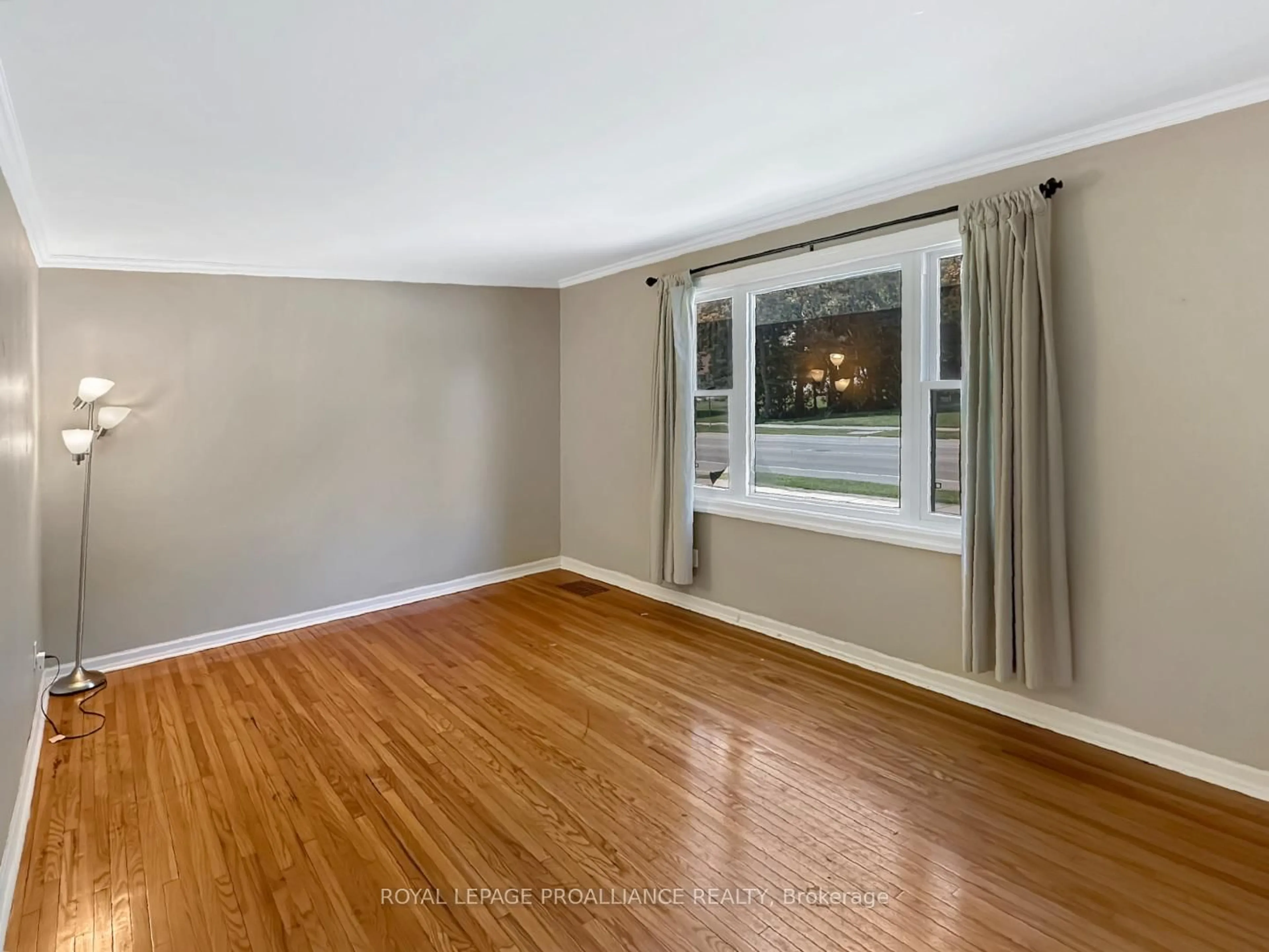 A pic of a room for 329 Bridge St, Belleville Ontario K8N 1P5