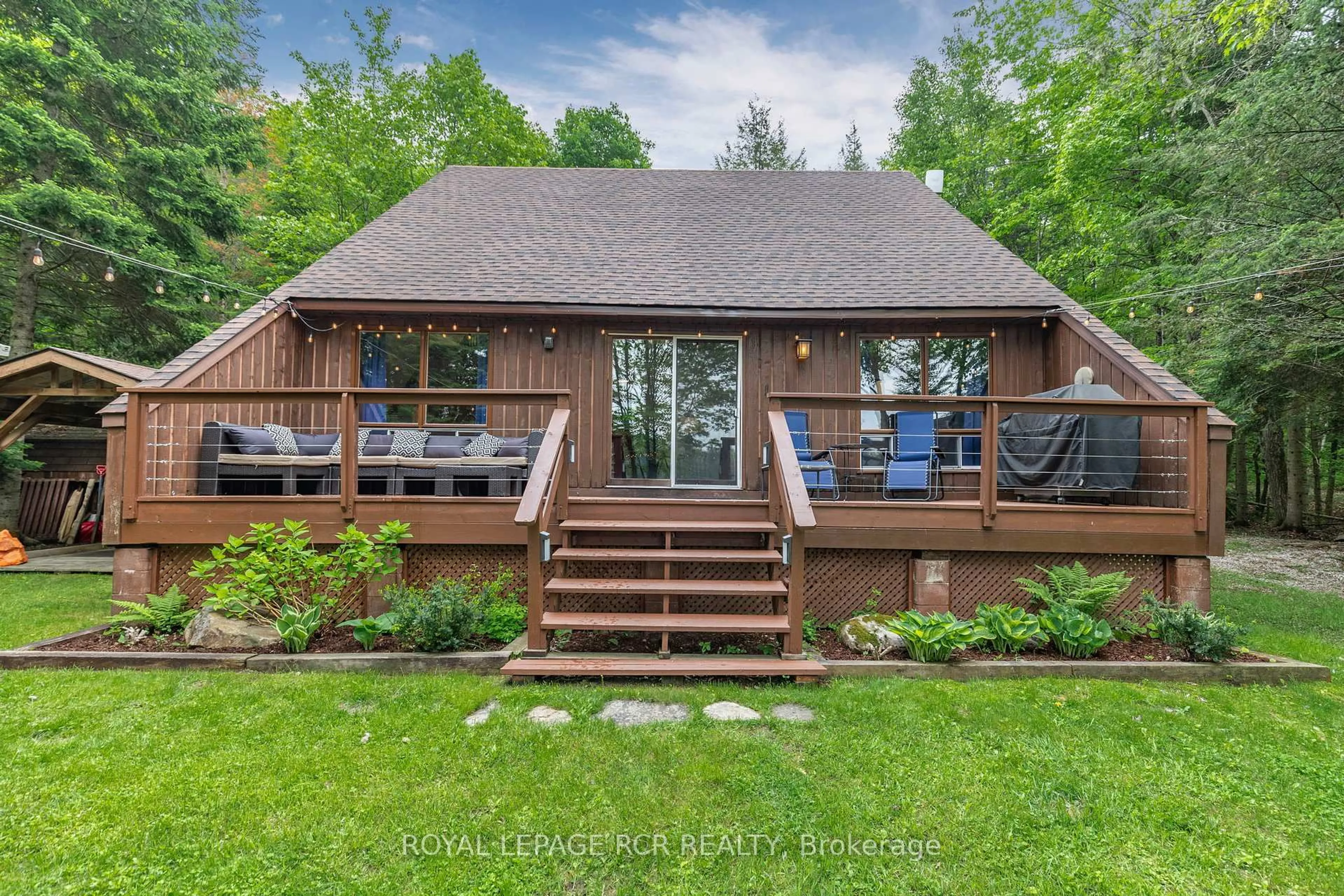 Patio, water/lake/river/ocean view for 1034 Bird Lake Cres, Bracebridge Ontario P1L 1X1